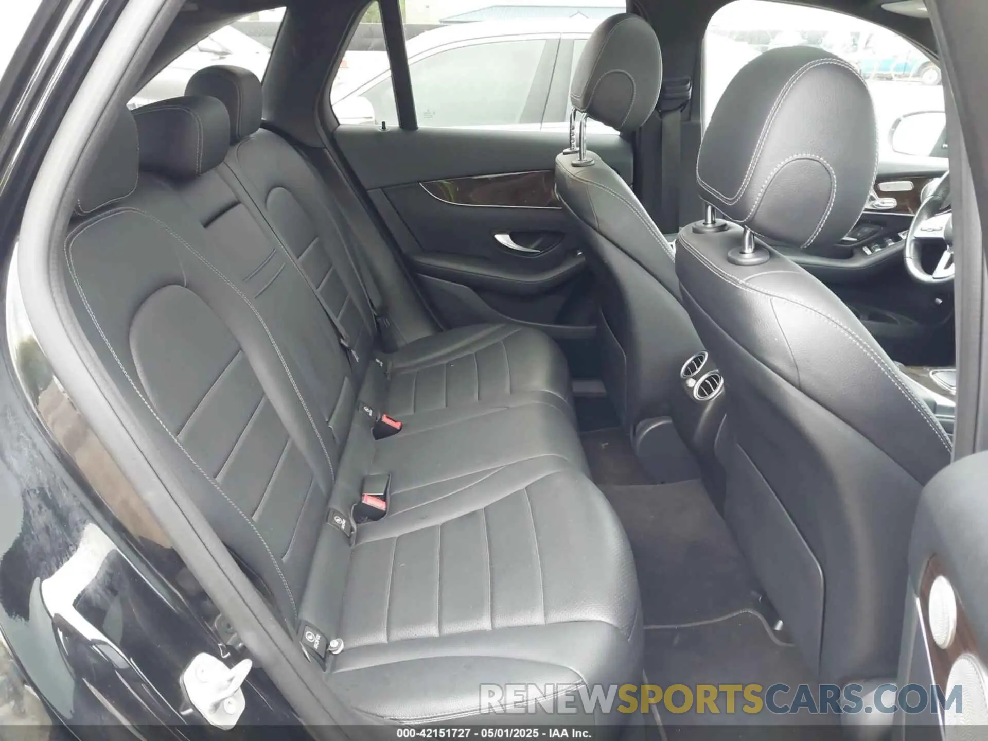 8 Photograph of a damaged car WDC0G8EB4LF678511 MERCEDES-BENZ GLC 300 2020