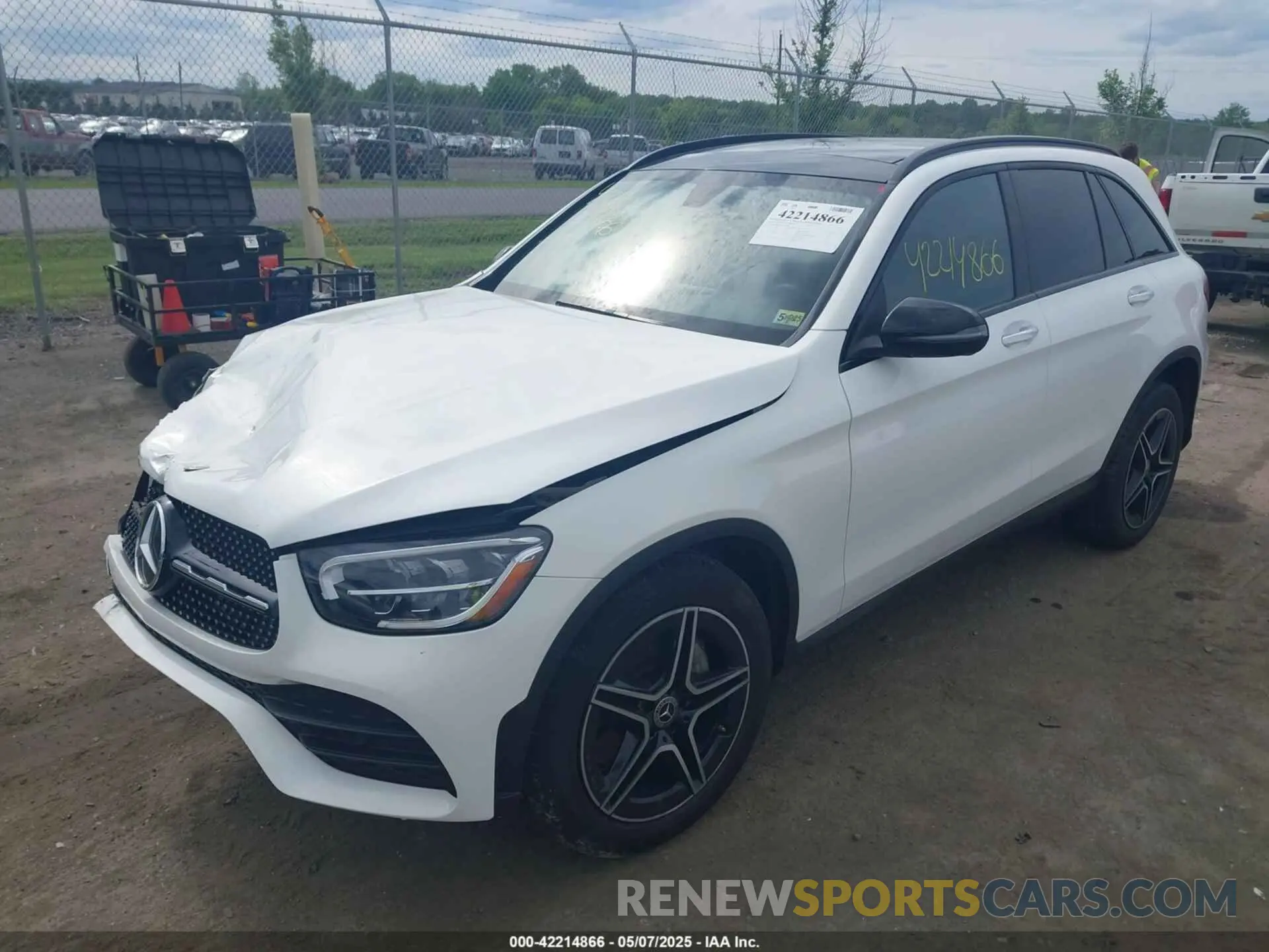 2 Photograph of a damaged car WDC0G8EB5LF723908 MERCEDES-BENZ GLC 300 2020