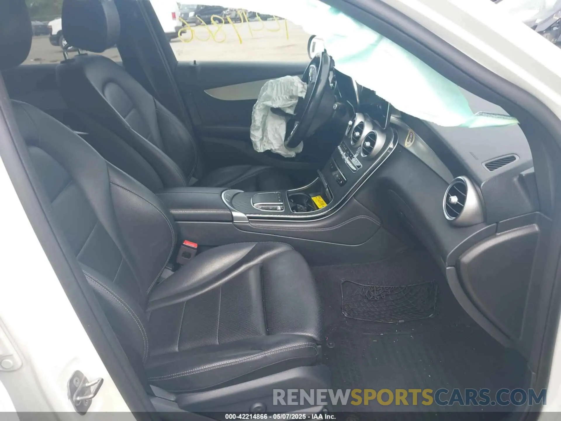 5 Photograph of a damaged car WDC0G8EB5LF723908 MERCEDES-BENZ GLC 300 2020