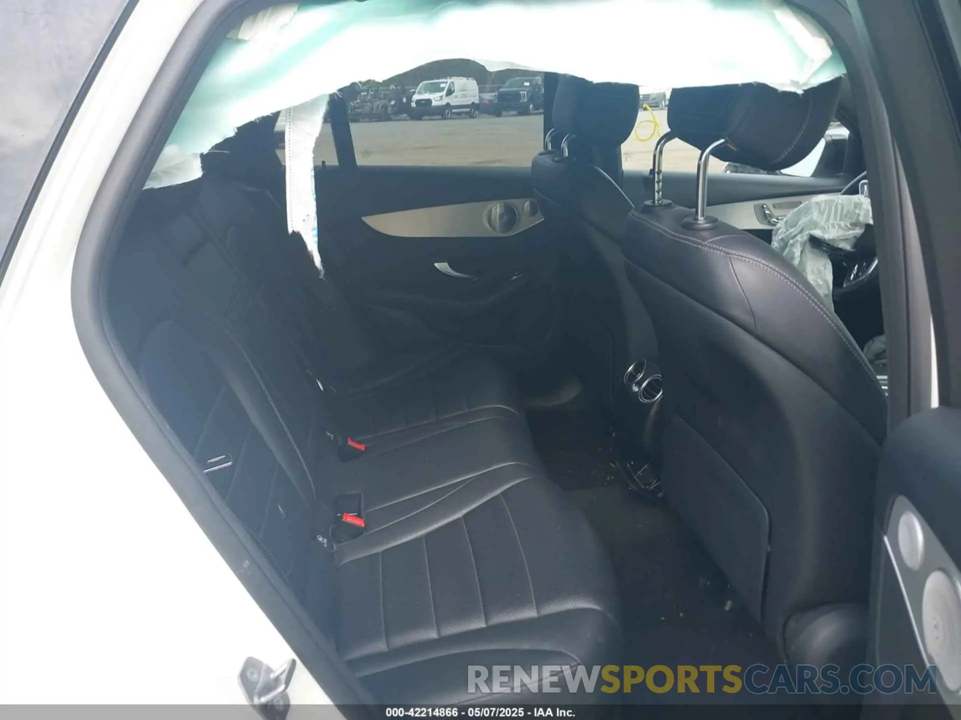 8 Photograph of a damaged car WDC0G8EB5LF723908 MERCEDES-BENZ GLC 300 2020