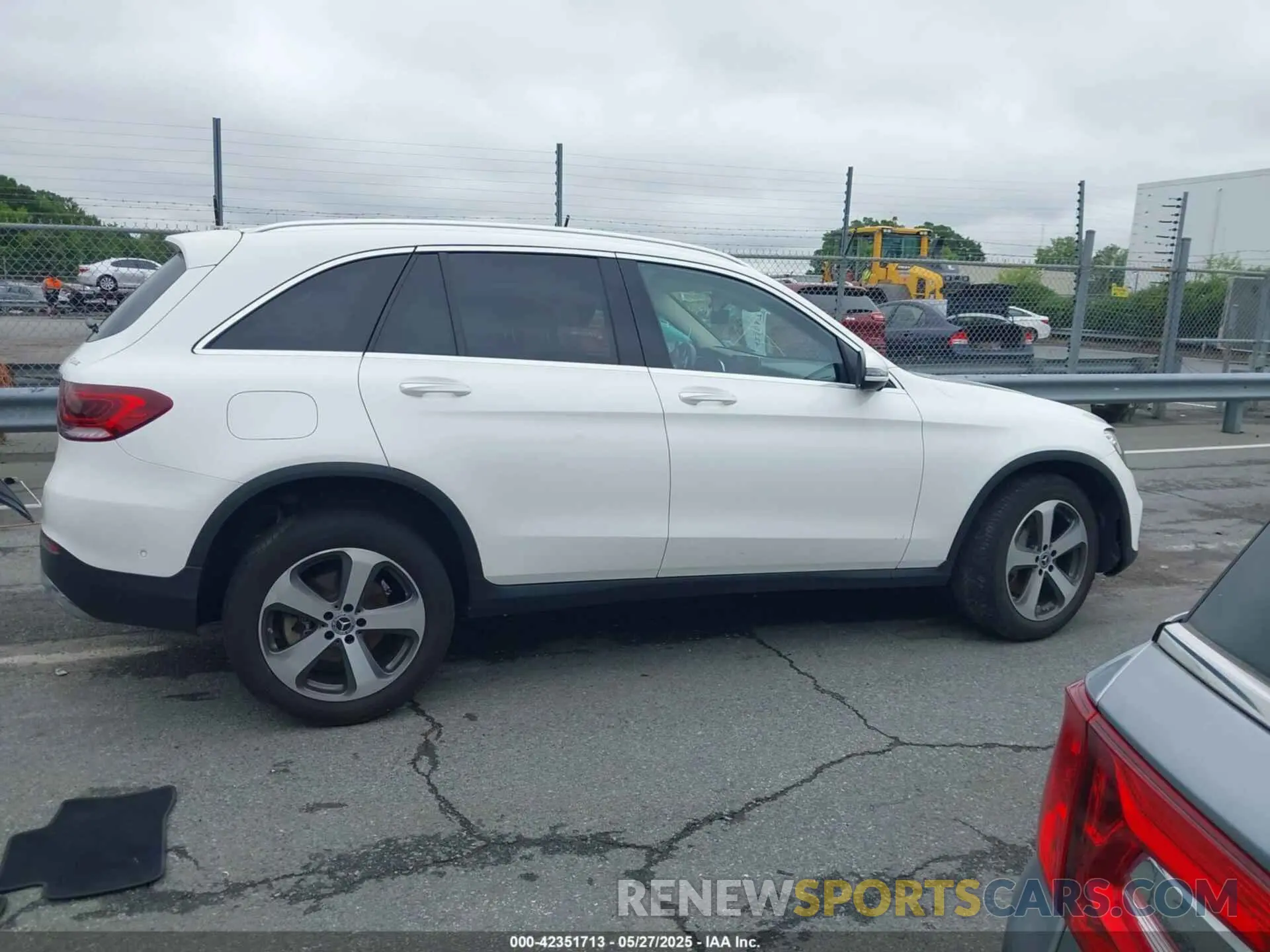 14 Photograph of a damaged car WDC0G8EB6LF745089 MERCEDES-BENZ GLC 300 2020