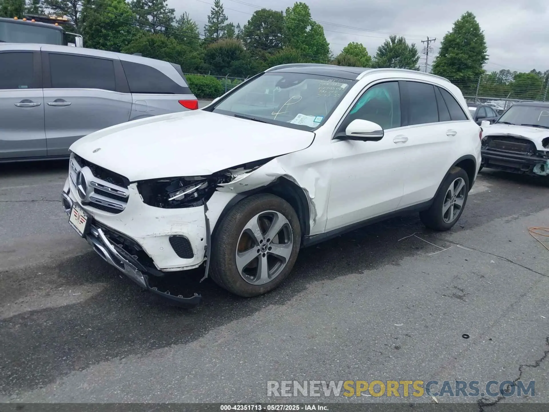 2 Photograph of a damaged car WDC0G8EB6LF745089 MERCEDES-BENZ GLC 300 2020