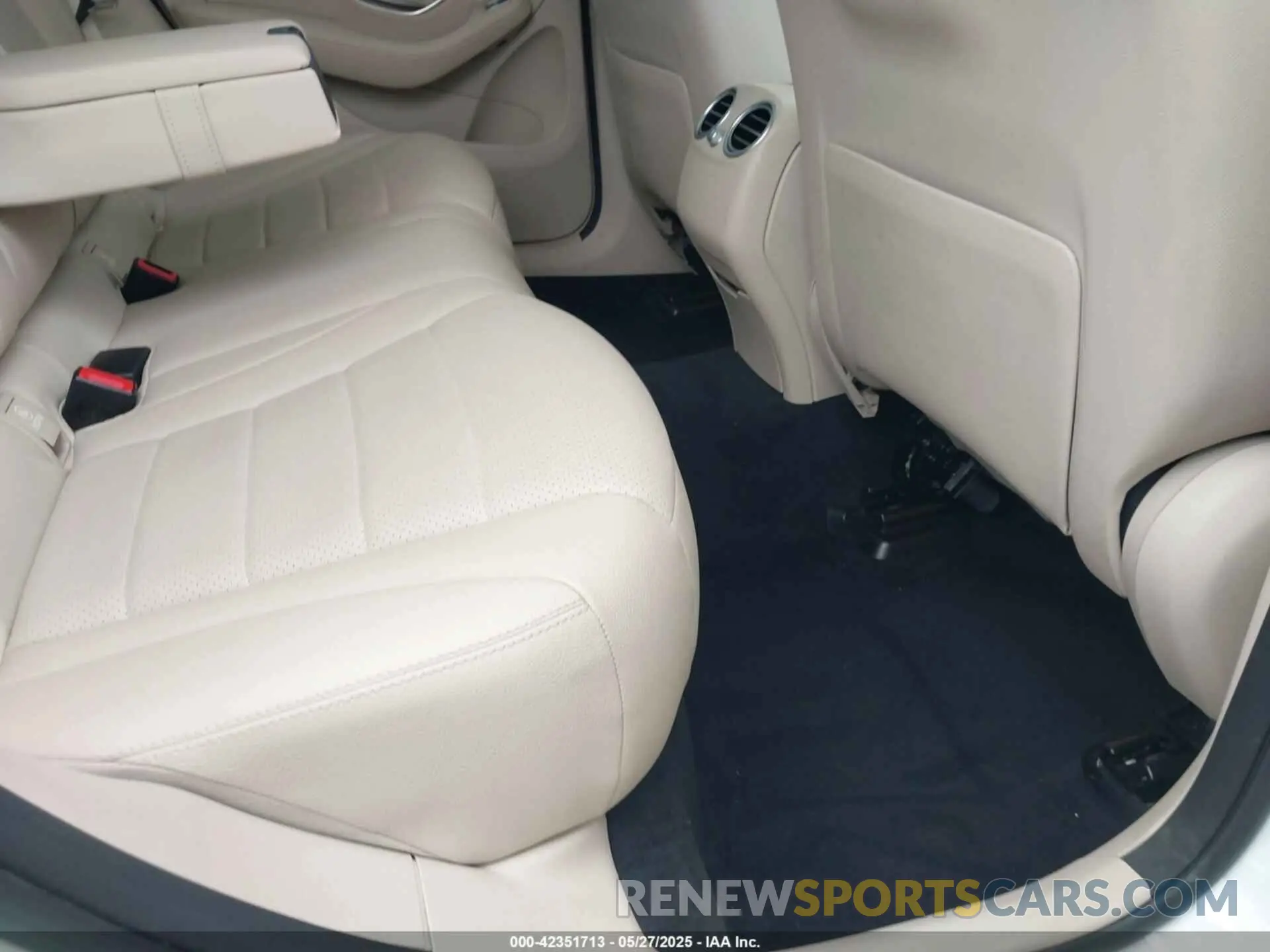 8 Photograph of a damaged car WDC0G8EB6LF745089 MERCEDES-BENZ GLC 300 2020