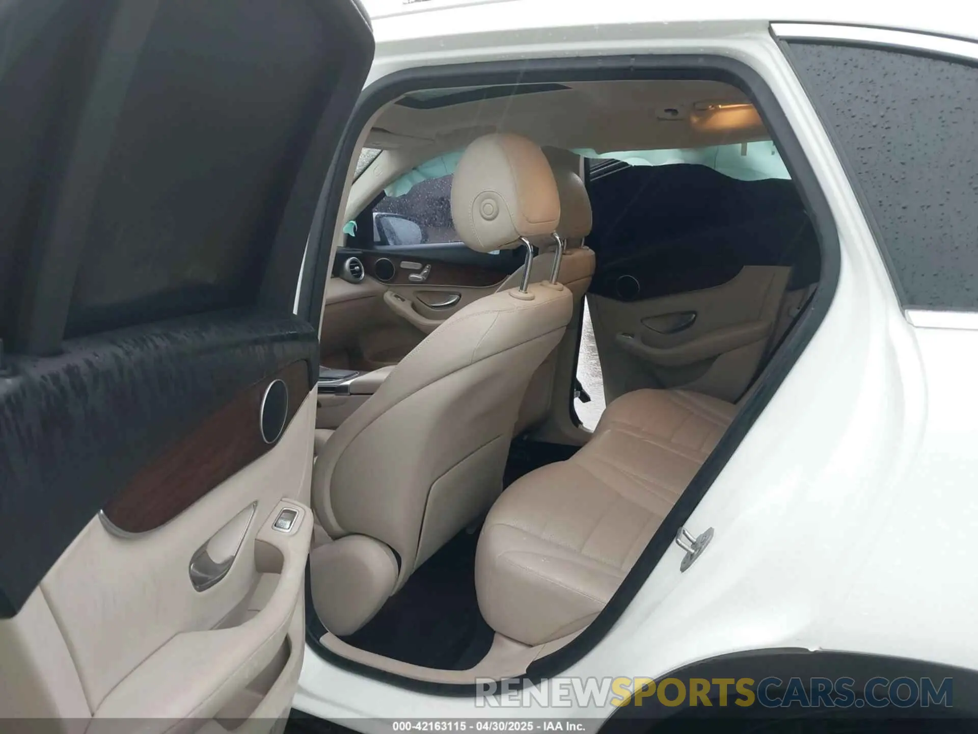 8 Photograph of a damaged car WDC0G8EB7LF701070 MERCEDES-BENZ GLC 300 2020