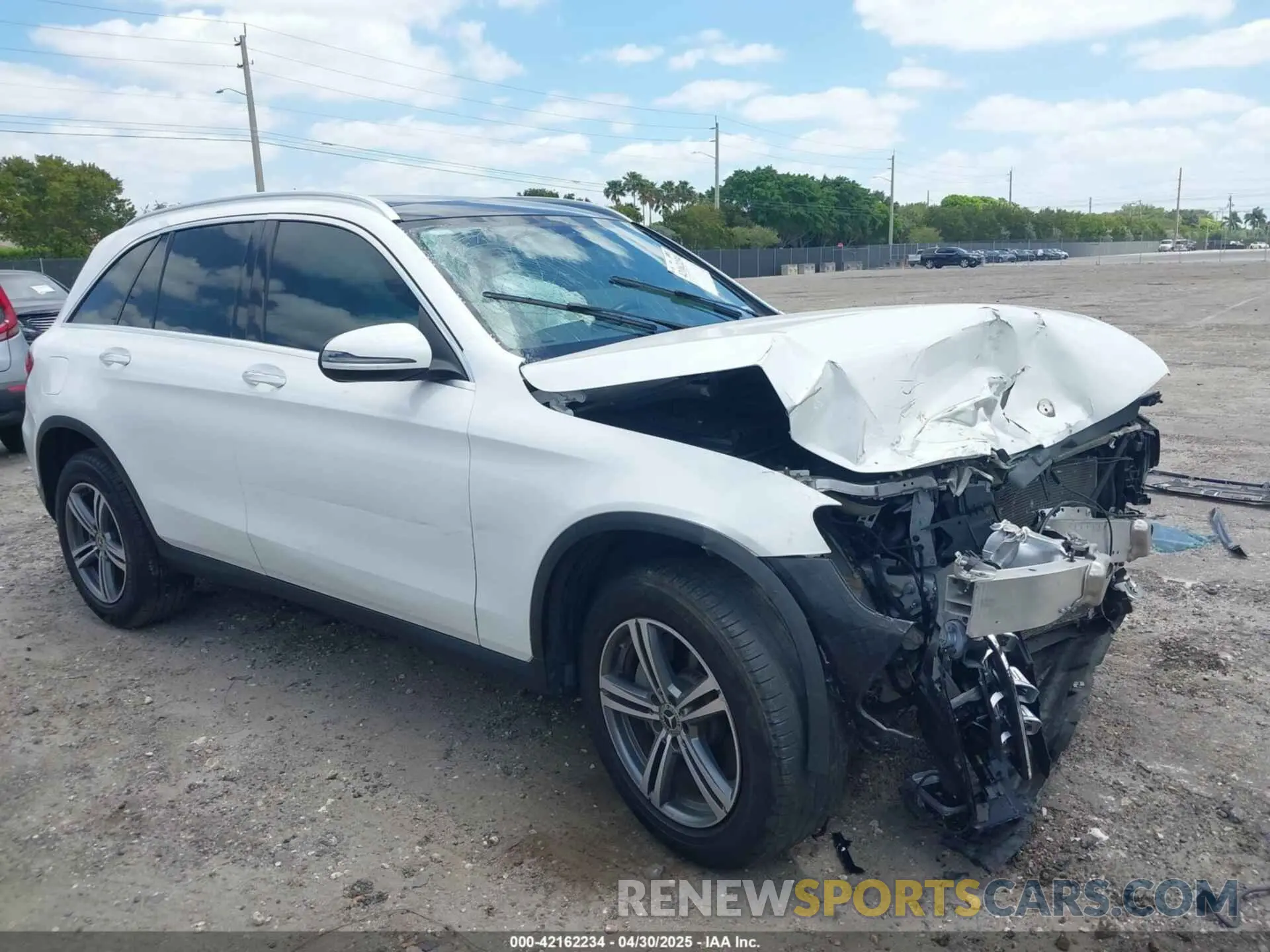 1 Photograph of a damaged car WDC0G8EB8LF719870 MERCEDES-BENZ GLC 300 2020