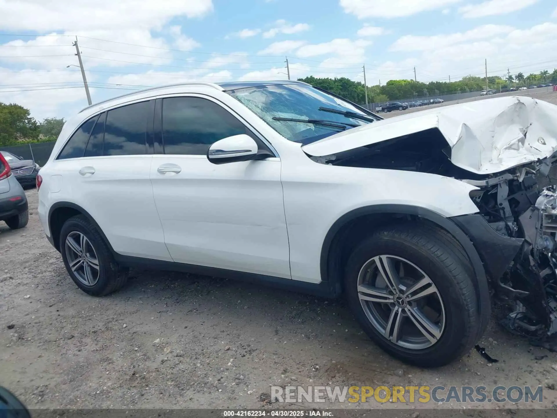 14 Photograph of a damaged car WDC0G8EB8LF719870 MERCEDES-BENZ GLC 300 2020