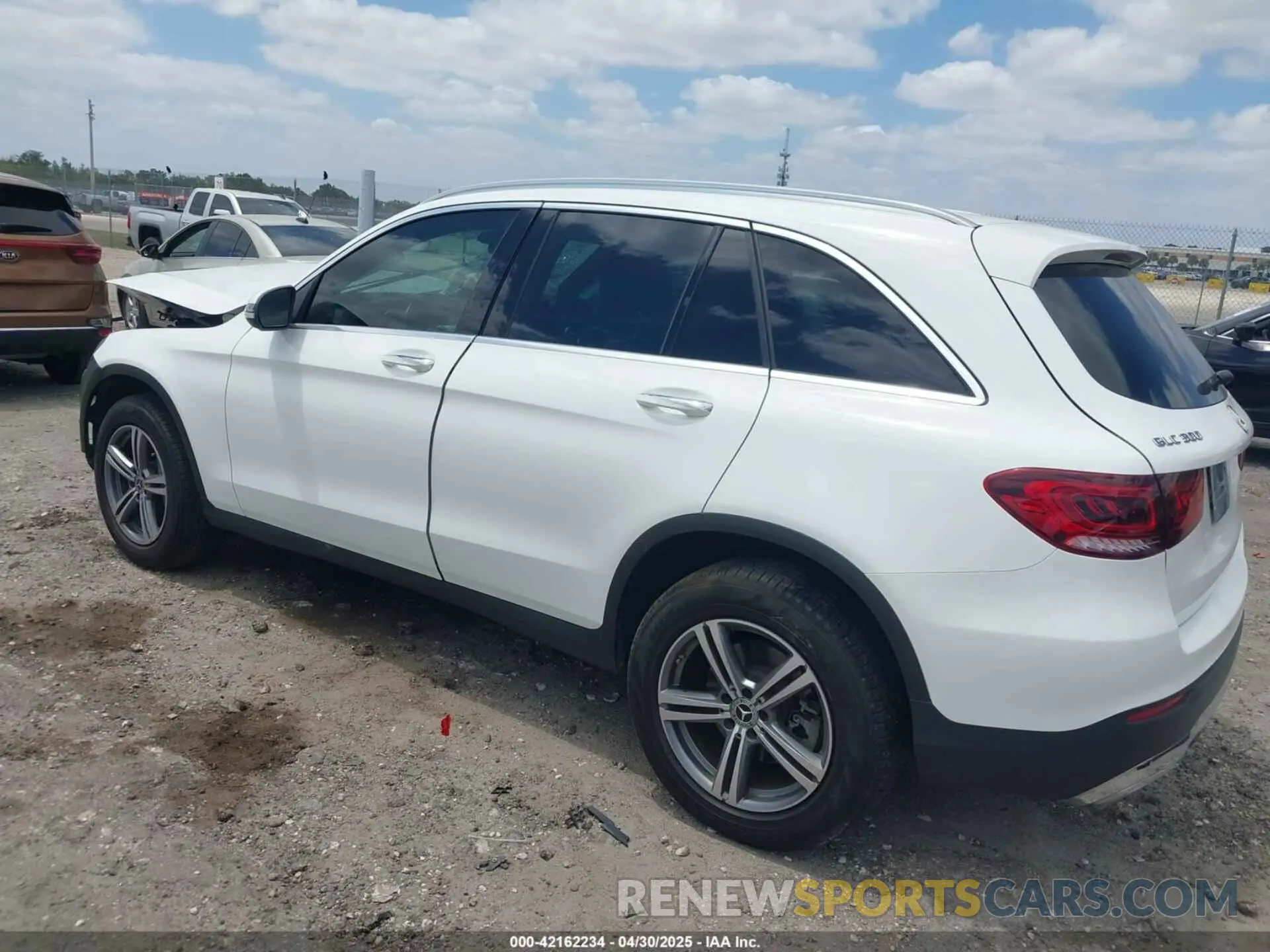 3 Photograph of a damaged car WDC0G8EB8LF719870 MERCEDES-BENZ GLC 300 2020