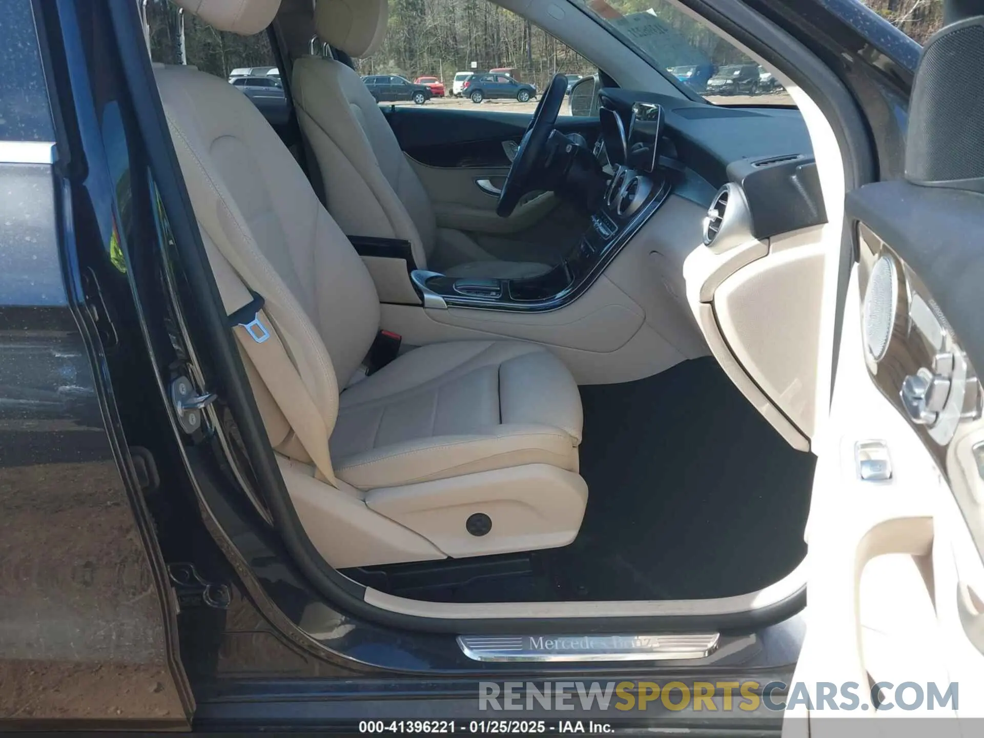 5 Photograph of a damaged car W1N0G8DB4MV267620 MERCEDES-BENZ GLC 300 2021
