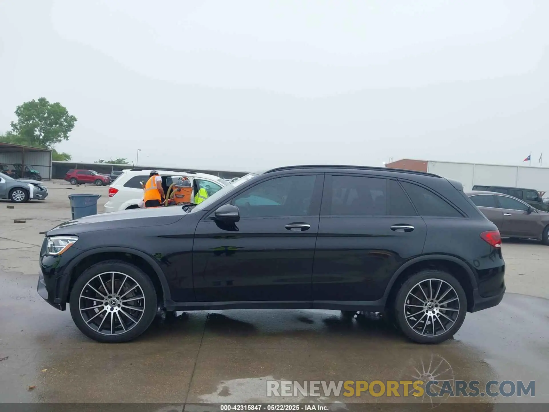 14 Photograph of a damaged car W1N0G8DB5MV264676 MERCEDES-BENZ GLC 300 2021