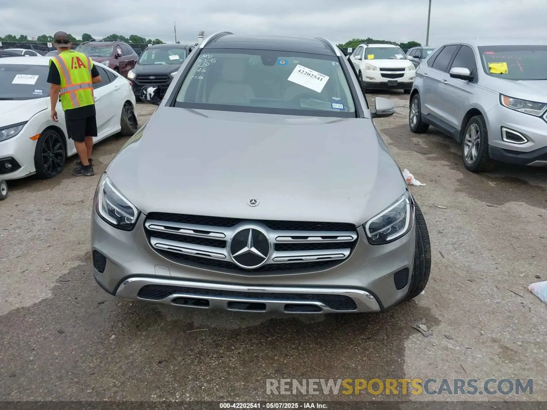 12 Photograph of a damaged car W1N0G8DB5MV297726 MERCEDES-BENZ GLC 300 2021