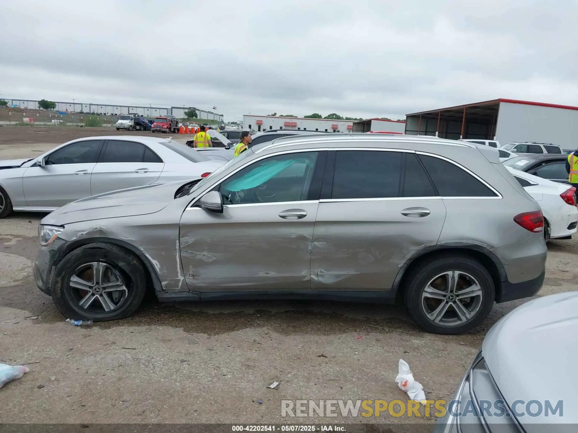 14 Photograph of a damaged car W1N0G8DB5MV297726 MERCEDES-BENZ GLC 300 2021