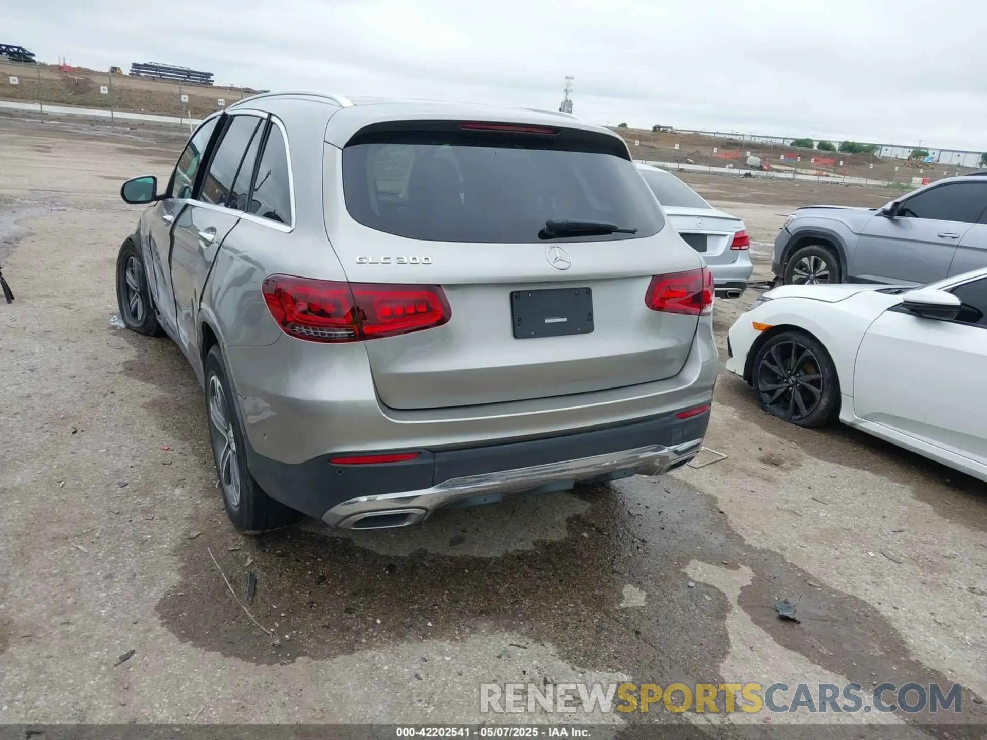 3 Photograph of a damaged car W1N0G8DB5MV297726 MERCEDES-BENZ GLC 300 2021
