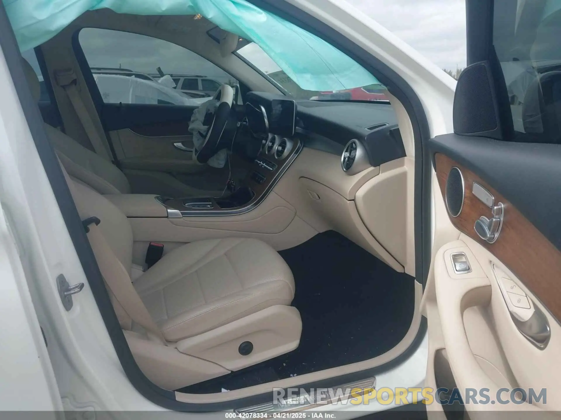 5 Photograph of a damaged car W1N0G8DB6MV296200 MERCEDES-BENZ GLC 300 2021