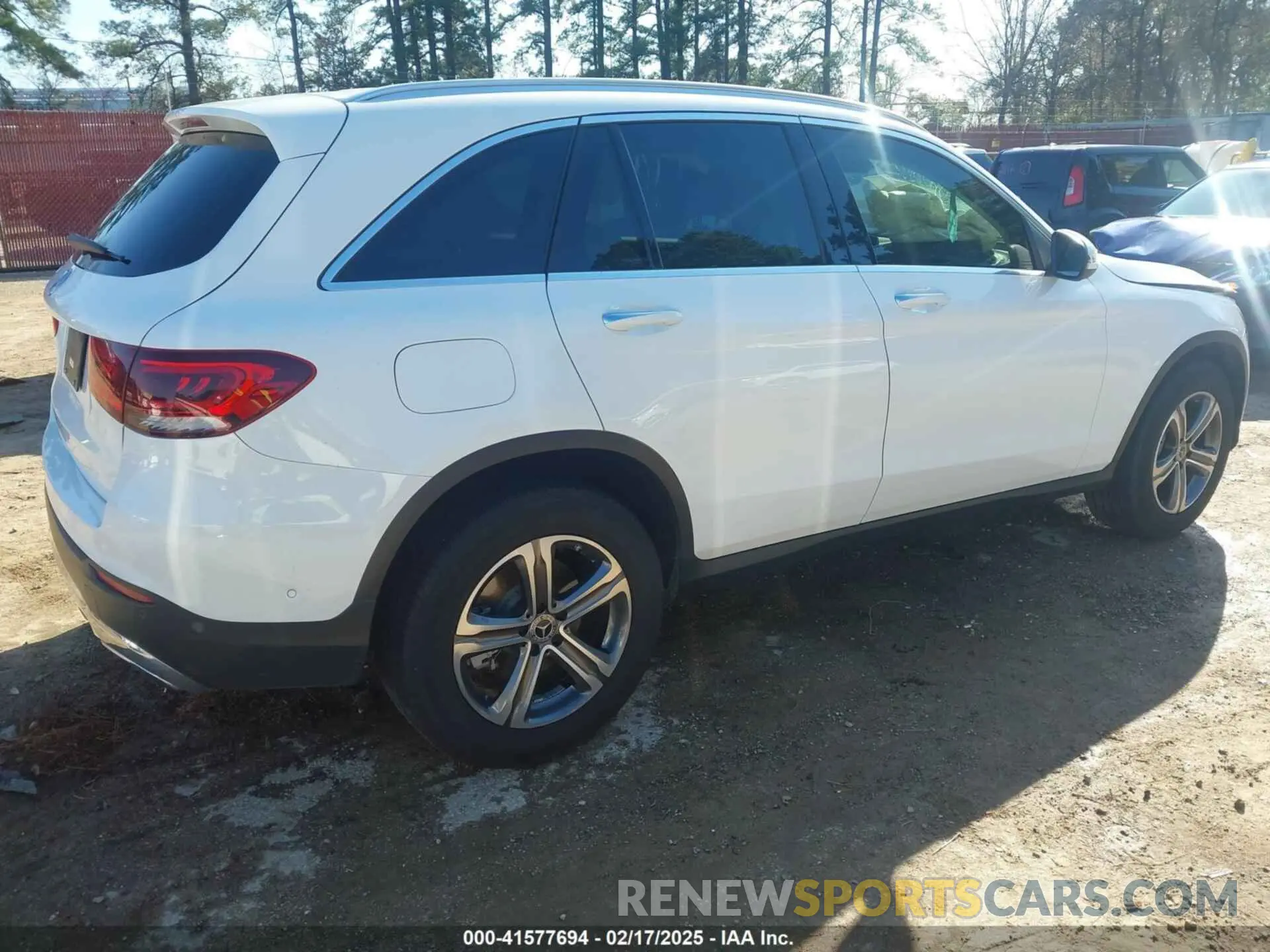 4 Photograph of a damaged car W1N0G8DB7MF919902 MERCEDES-BENZ GLC 300 2021