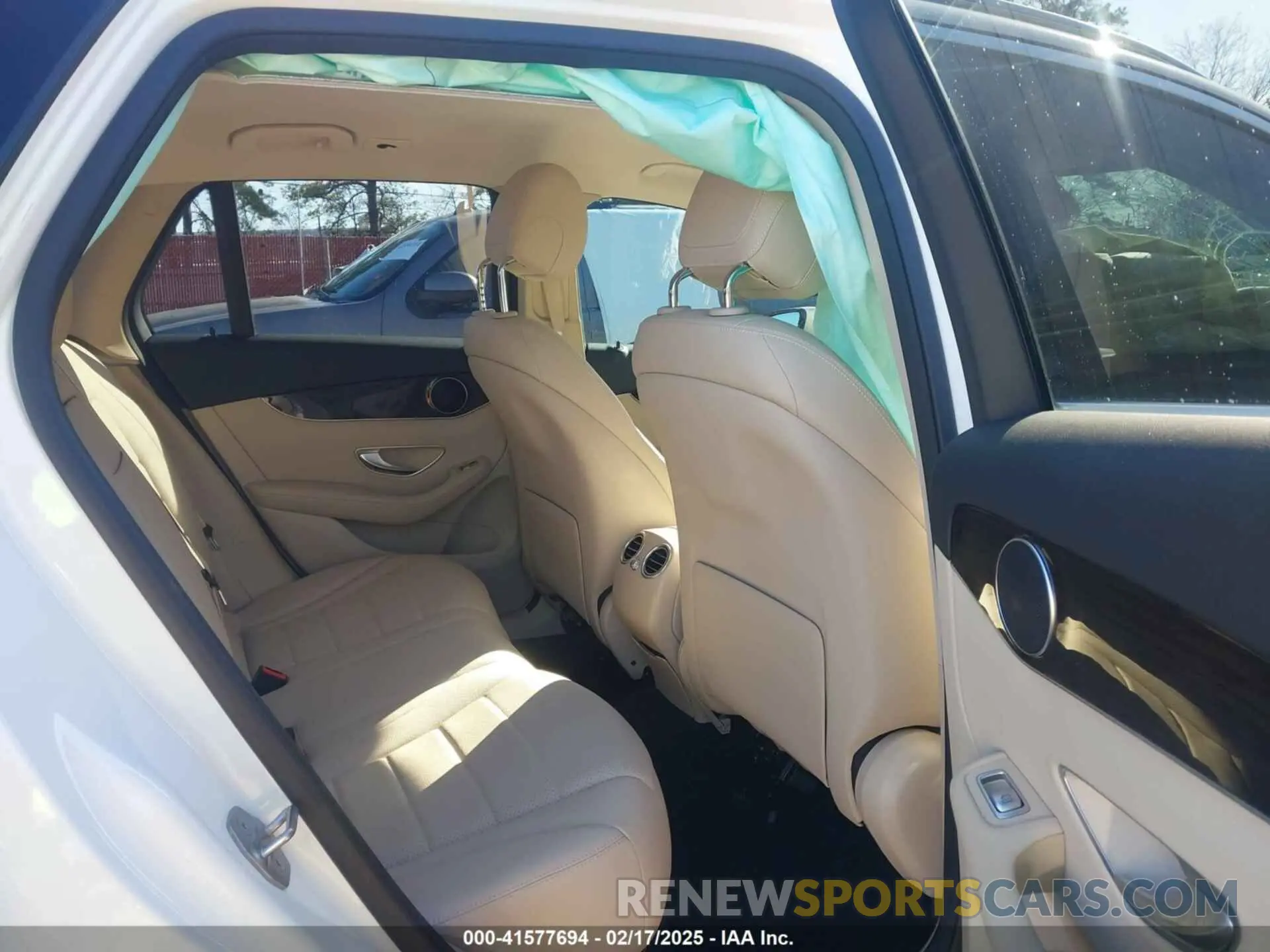 8 Photograph of a damaged car W1N0G8DB7MF919902 MERCEDES-BENZ GLC 300 2021