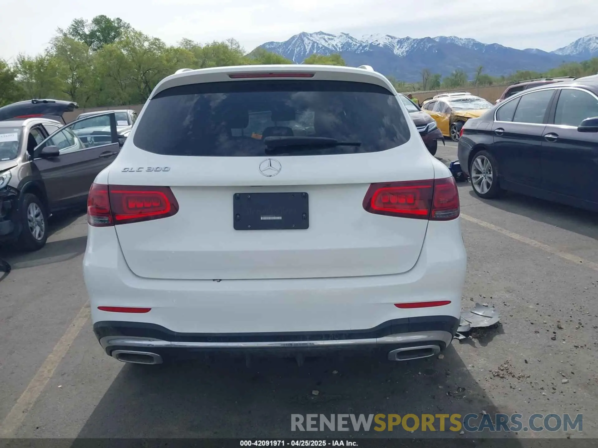 16 Photograph of a damaged car W1N0G8DB8MF879314 MERCEDES-BENZ GLC 300 2021