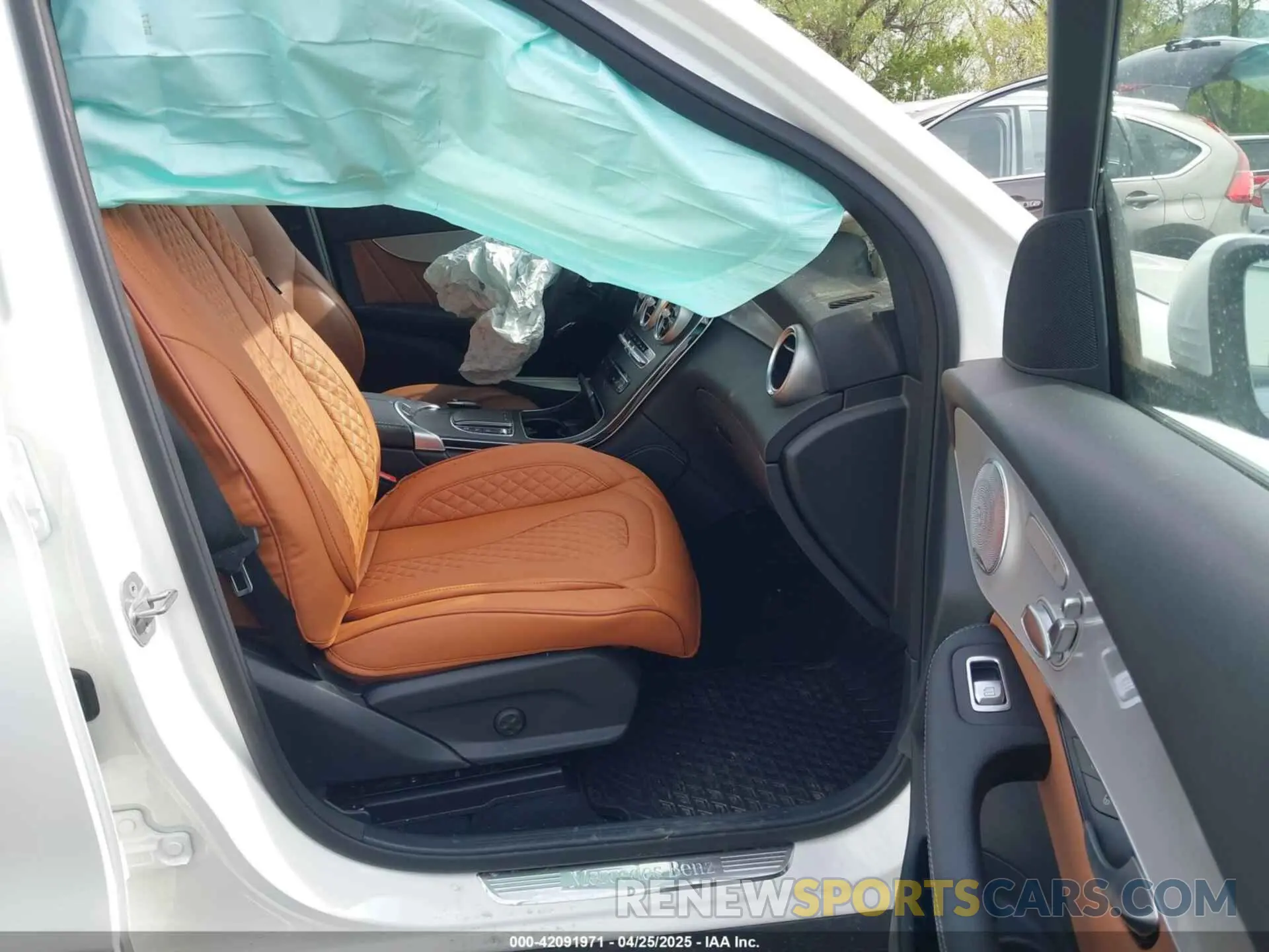 5 Photograph of a damaged car W1N0G8DB8MF879314 MERCEDES-BENZ GLC 300 2021
