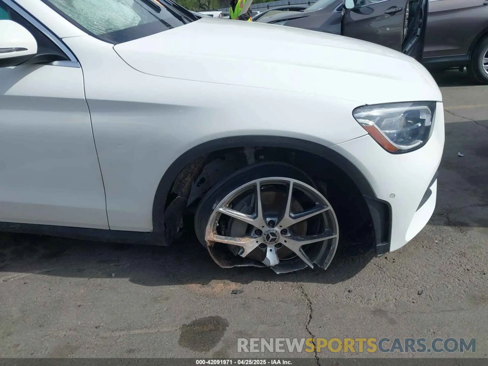 6 Photograph of a damaged car W1N0G8DB8MF879314 MERCEDES-BENZ GLC 300 2021