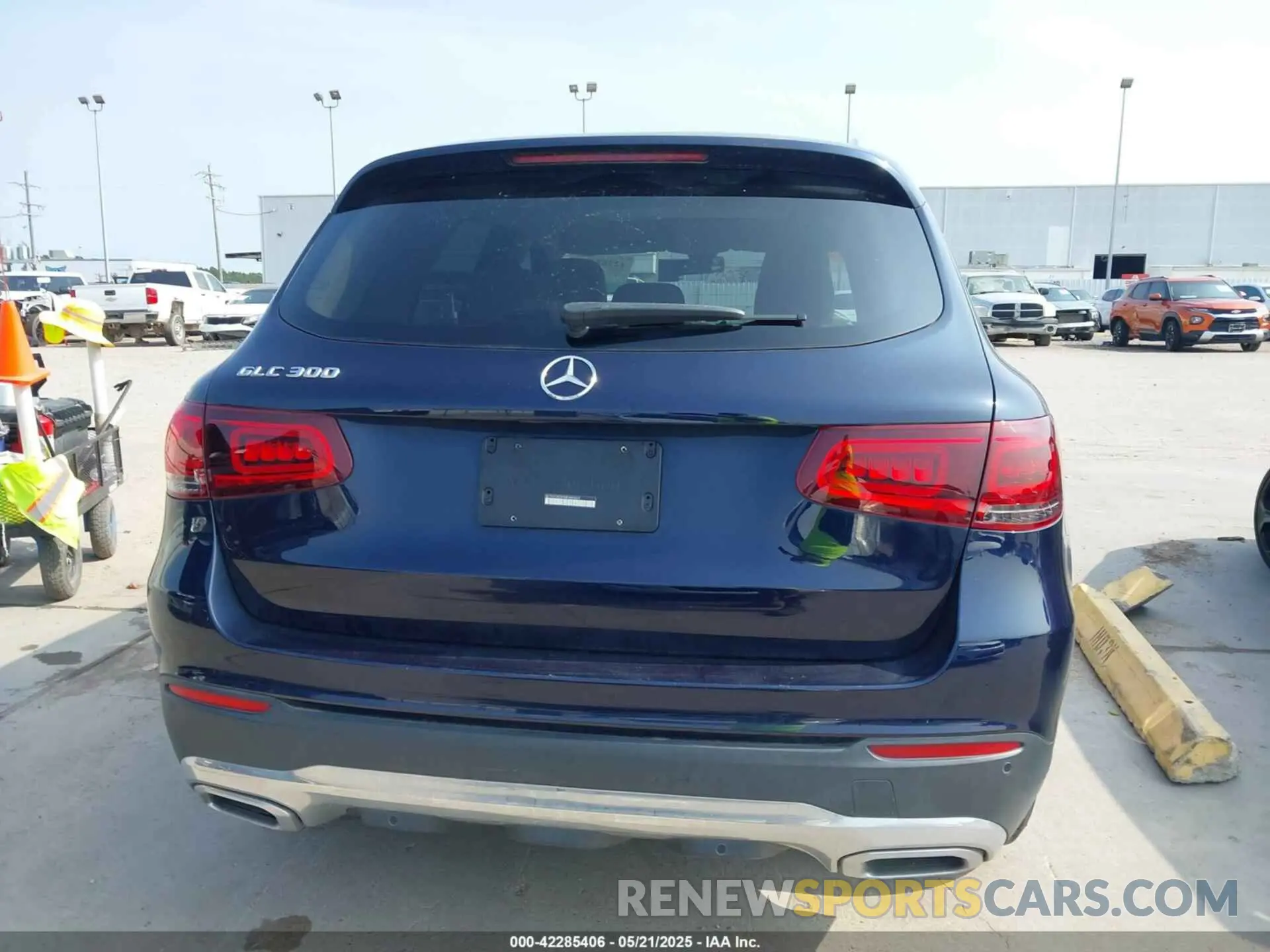 16 Photograph of a damaged car W1N0G8DB9MF880469 MERCEDES-BENZ GLC 300 2021
