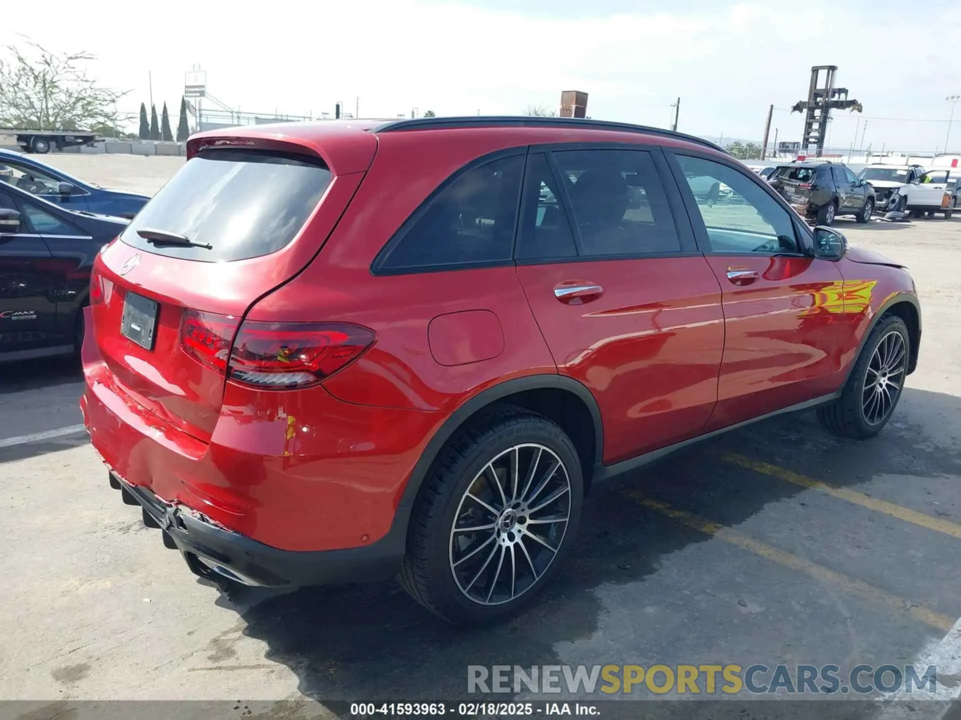 4 Photograph of a damaged car W1N0G8DBXMV265290 MERCEDES-BENZ GLC 300 2021