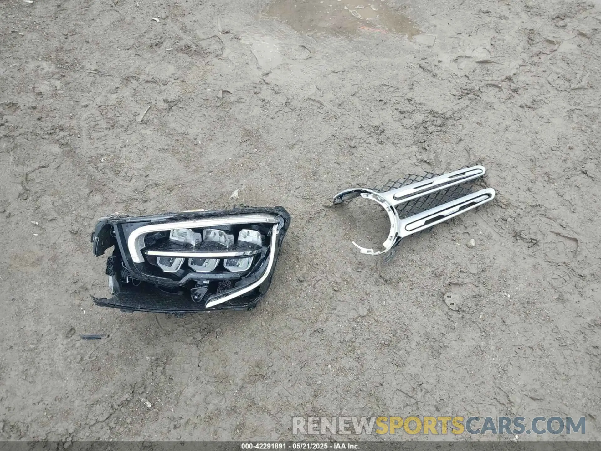 12 Photograph of a damaged car W1N0G8EB0MF918170 MERCEDES-BENZ GLC 300 2021