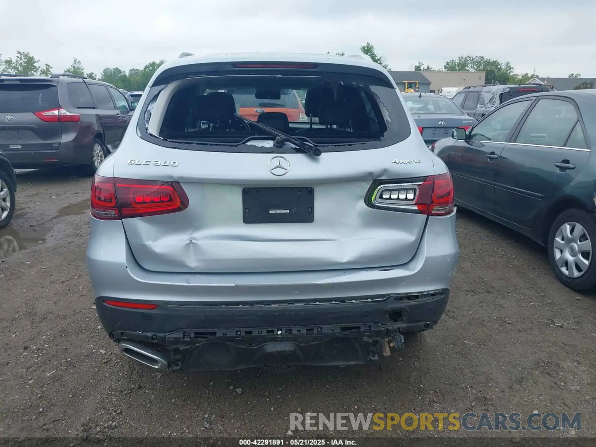 17 Photograph of a damaged car W1N0G8EB0MF918170 MERCEDES-BENZ GLC 300 2021