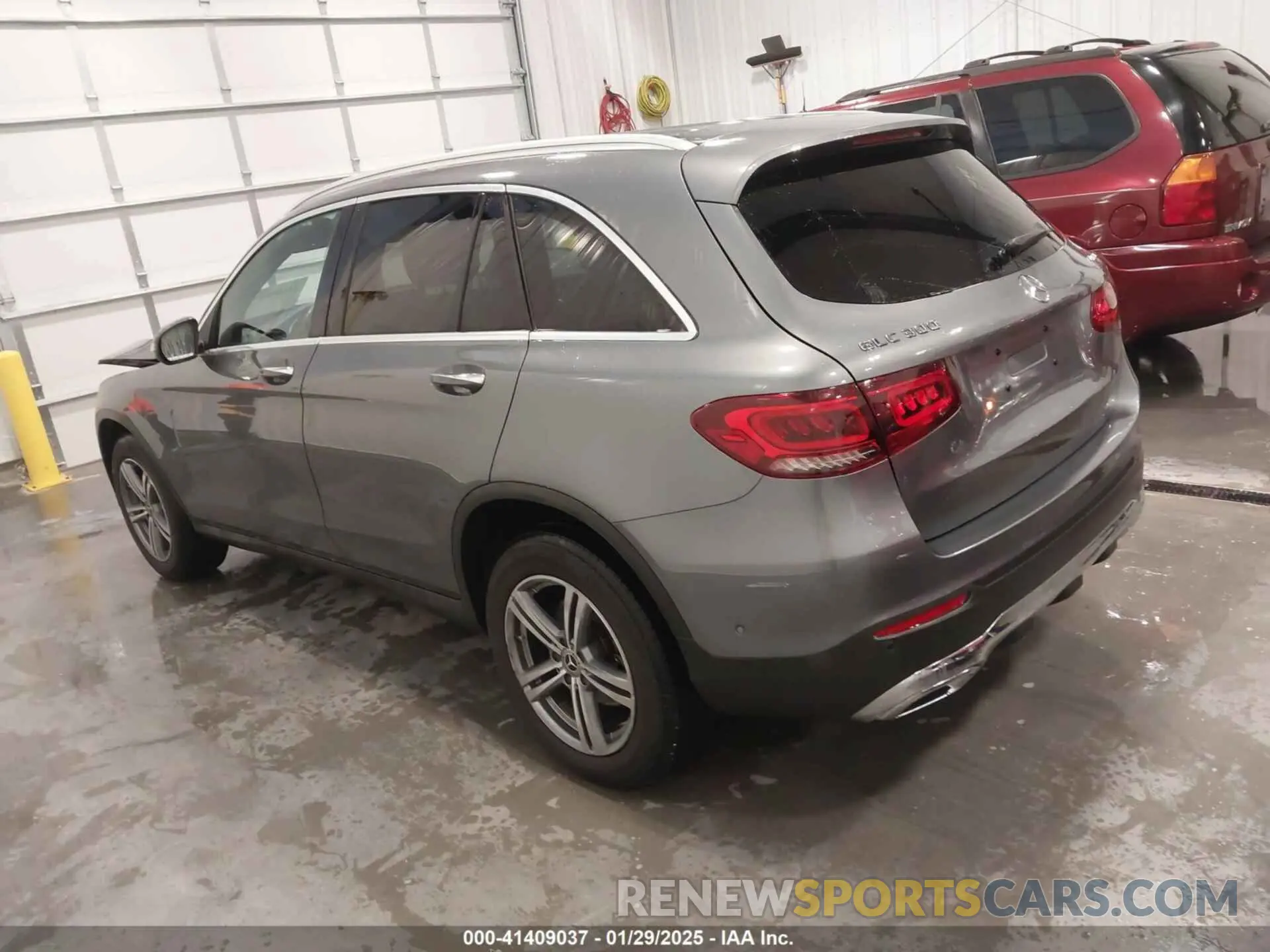 3 Photograph of a damaged car W1N0G8EB1MF867732 MERCEDES-BENZ GLC 300 2021