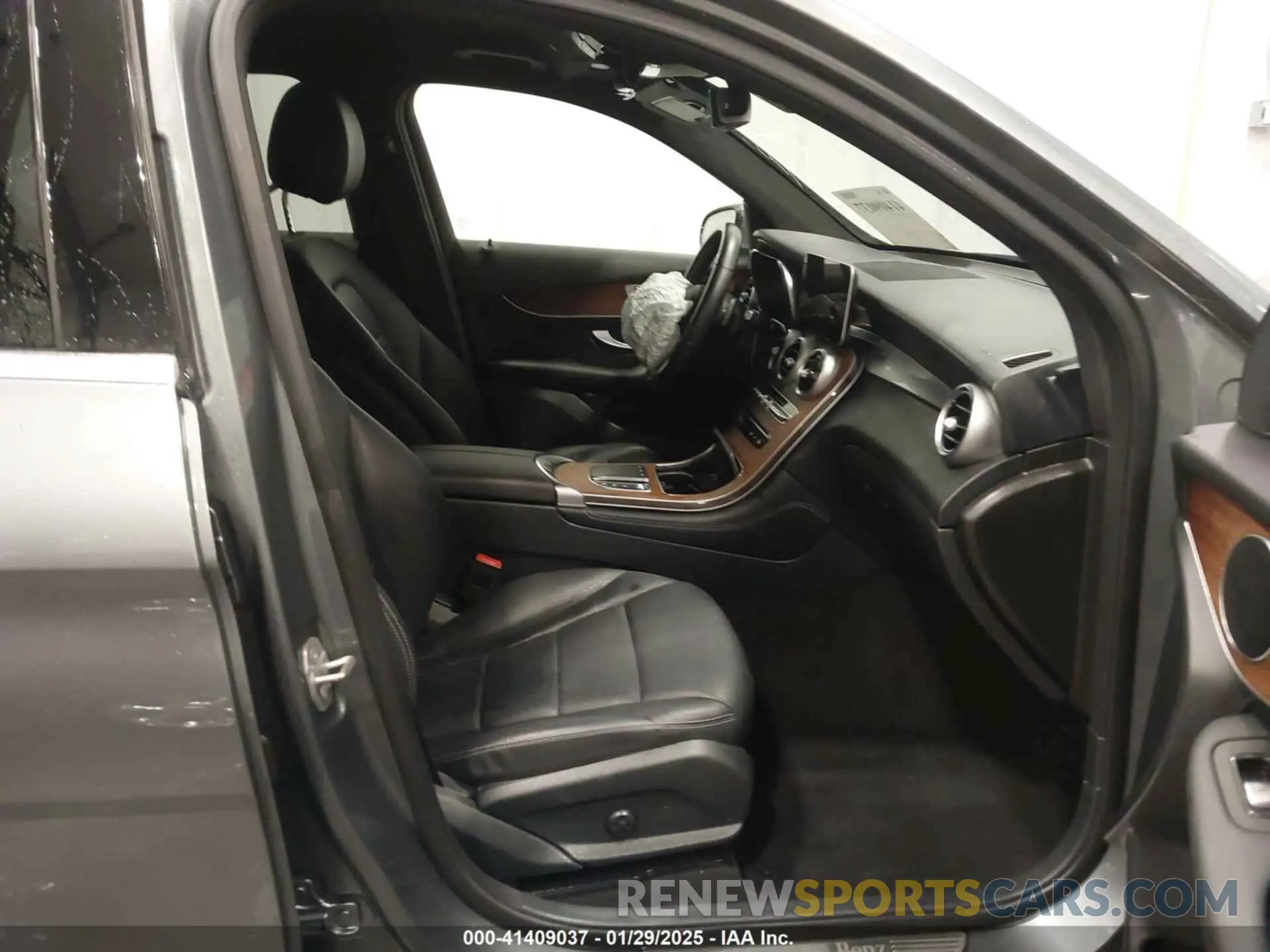 5 Photograph of a damaged car W1N0G8EB1MF867732 MERCEDES-BENZ GLC 300 2021