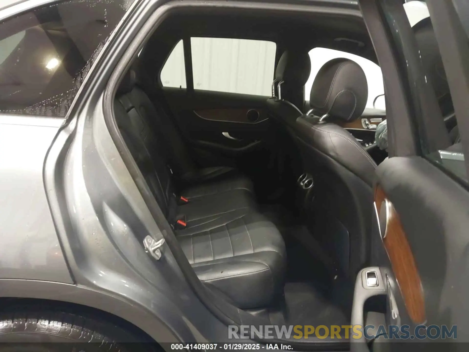 8 Photograph of a damaged car W1N0G8EB1MF867732 MERCEDES-BENZ GLC 300 2021