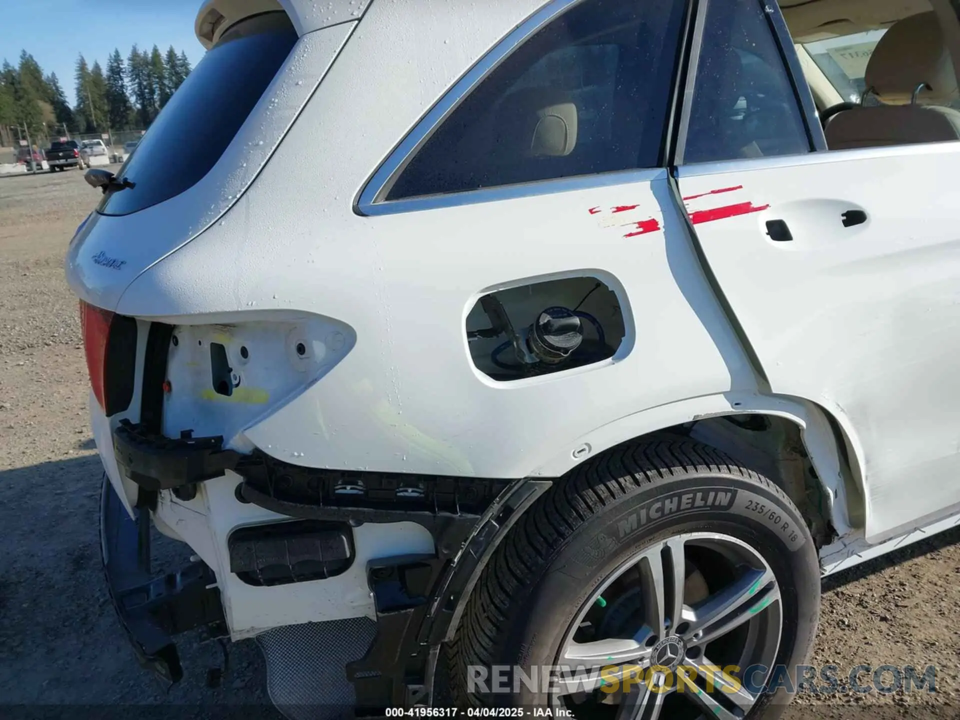 18 Photograph of a damaged car W1N0G8EB2MV272040 MERCEDES-BENZ GLC 300 2021
