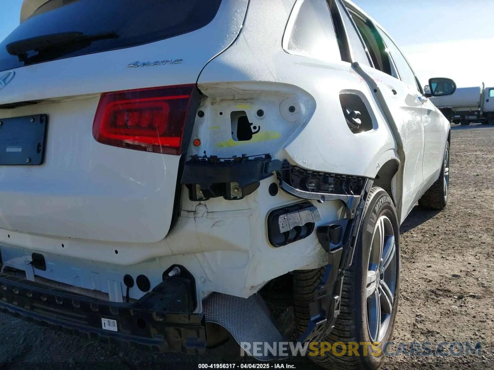 19 Photograph of a damaged car W1N0G8EB2MV272040 MERCEDES-BENZ GLC 300 2021