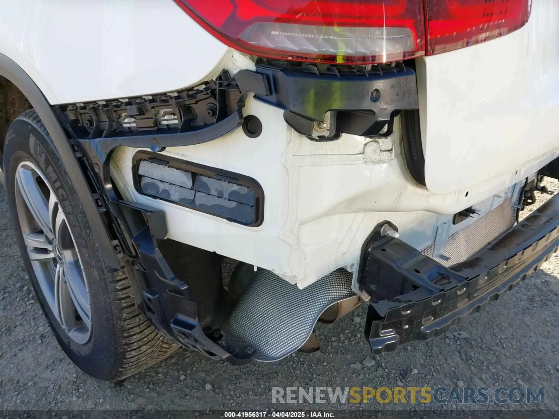 21 Photograph of a damaged car W1N0G8EB2MV272040 MERCEDES-BENZ GLC 300 2021