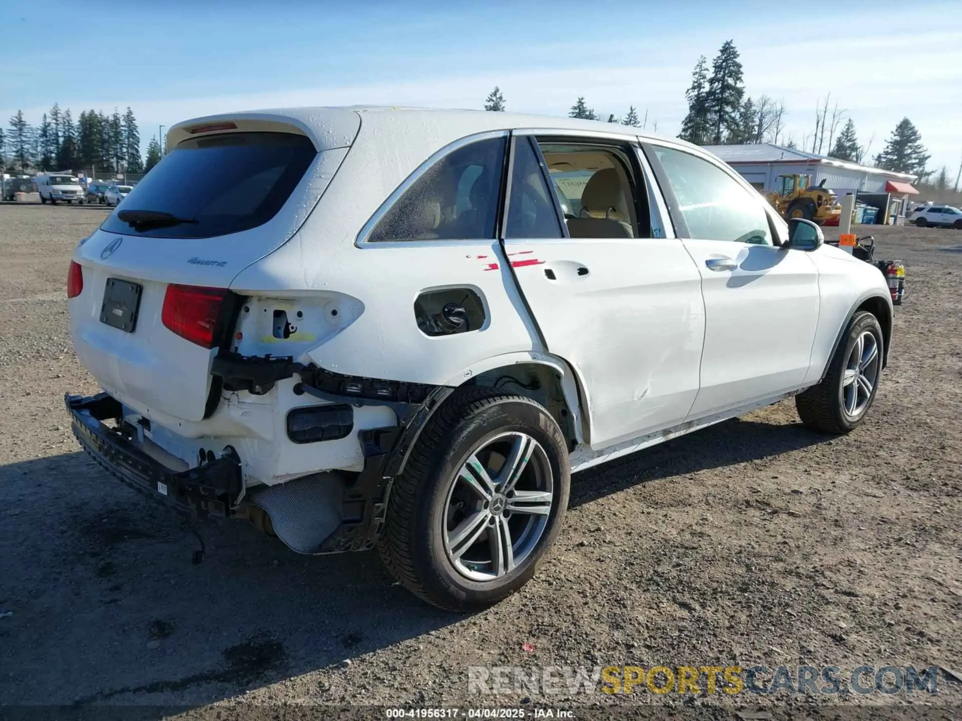 4 Photograph of a damaged car W1N0G8EB2MV272040 MERCEDES-BENZ GLC 300 2021