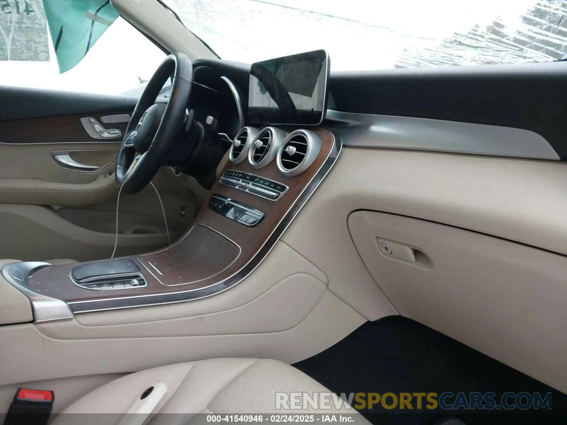5 Photograph of a damaged car W1N0G8EB3MV301304 MERCEDES-BENZ GLC 300 2021