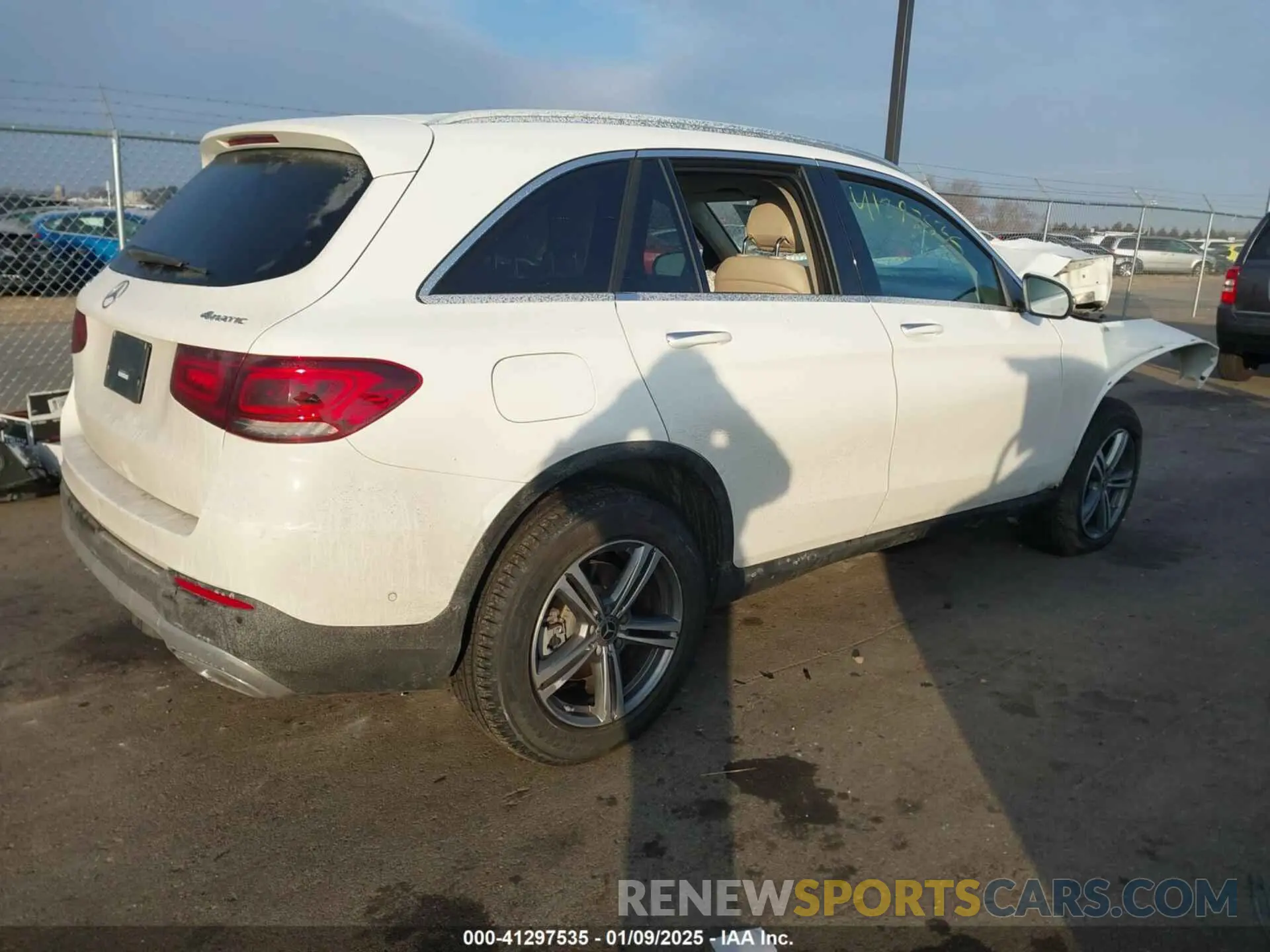 4 Photograph of a damaged car W1N0G8EB6MV290461 MERCEDES-BENZ GLC 300 2021