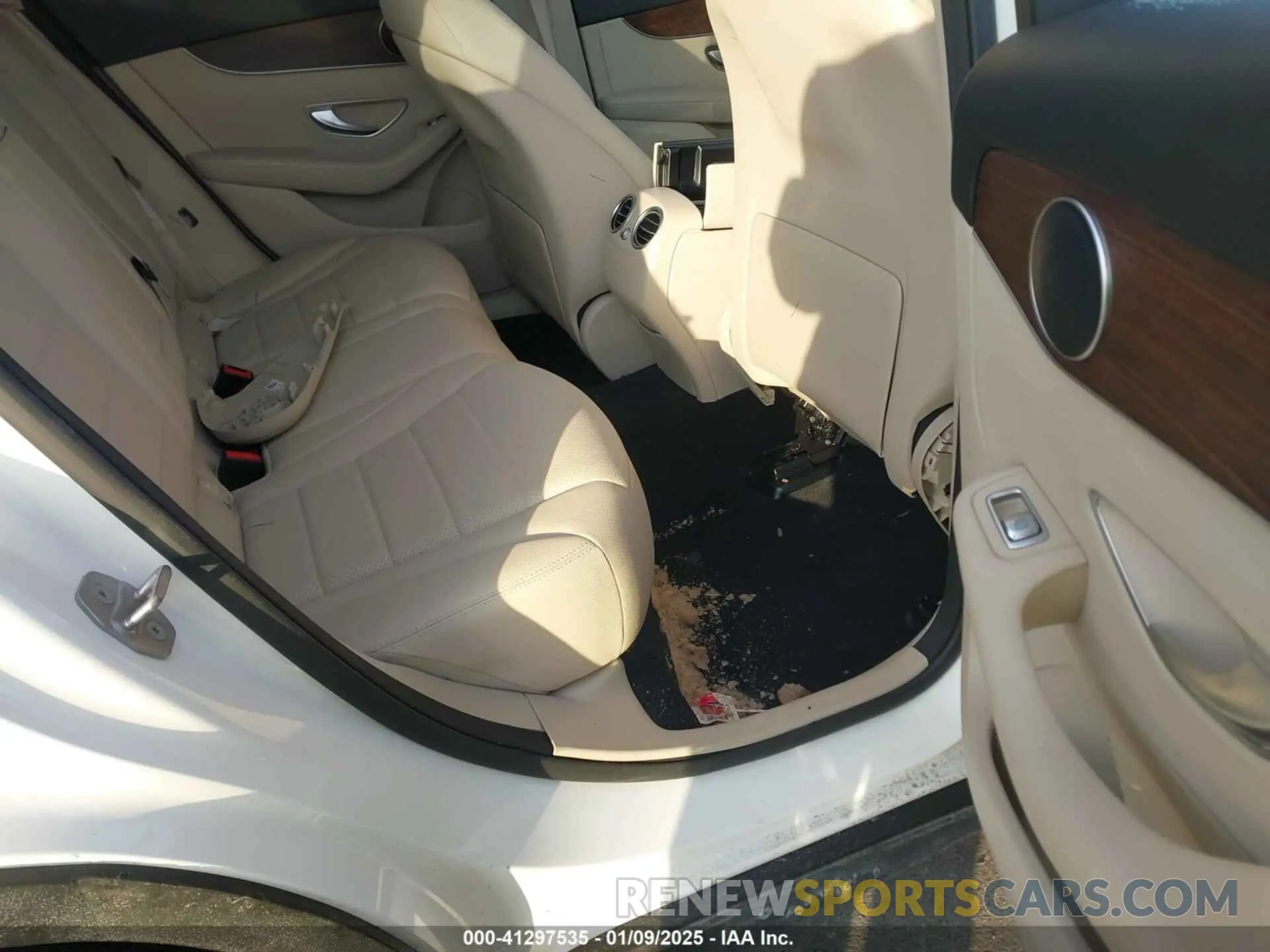 8 Photograph of a damaged car W1N0G8EB6MV290461 MERCEDES-BENZ GLC 300 2021