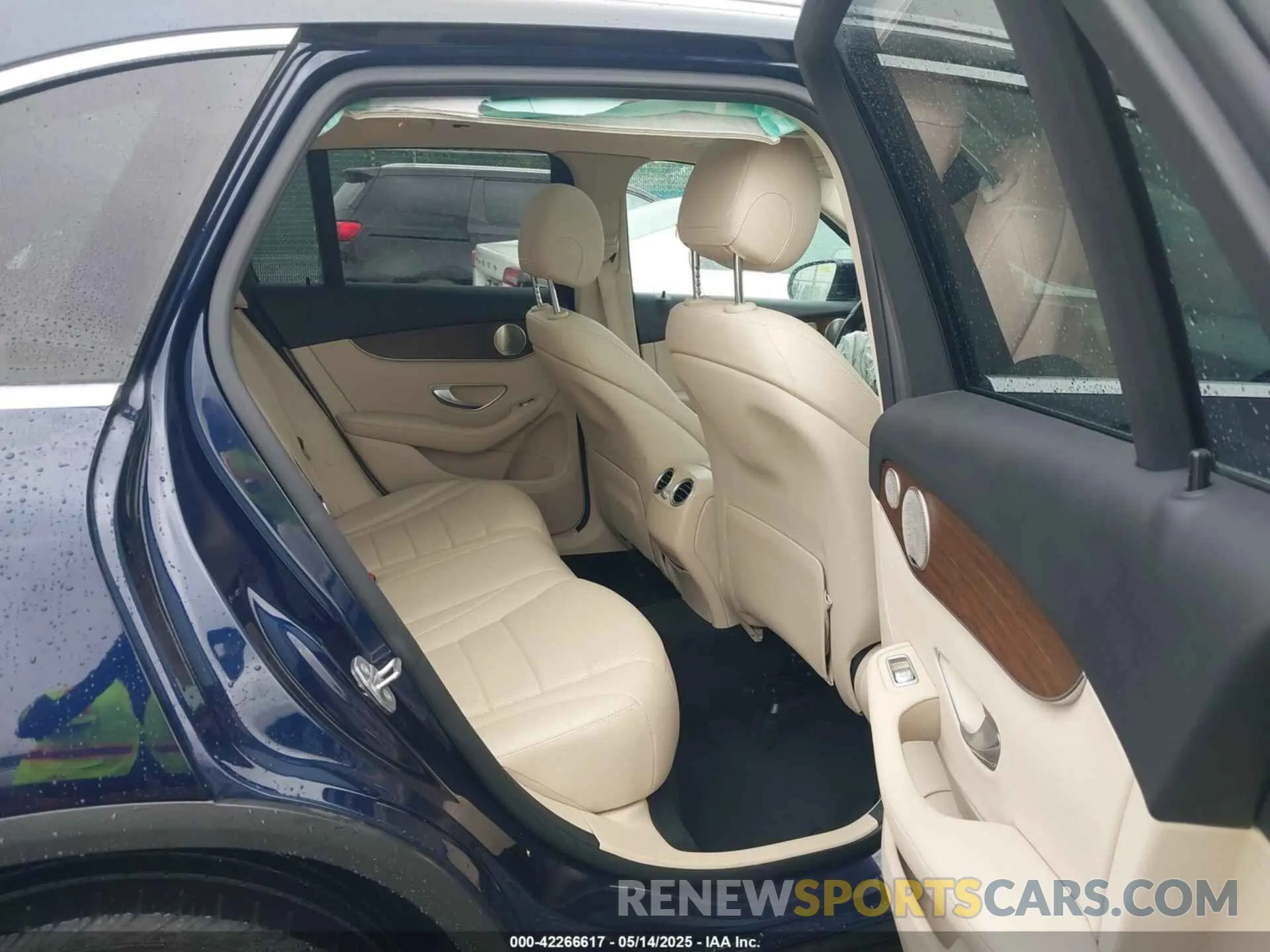8 Photograph of a damaged car W1N0G8EB7MF919817 MERCEDES-BENZ GLC 300 2021