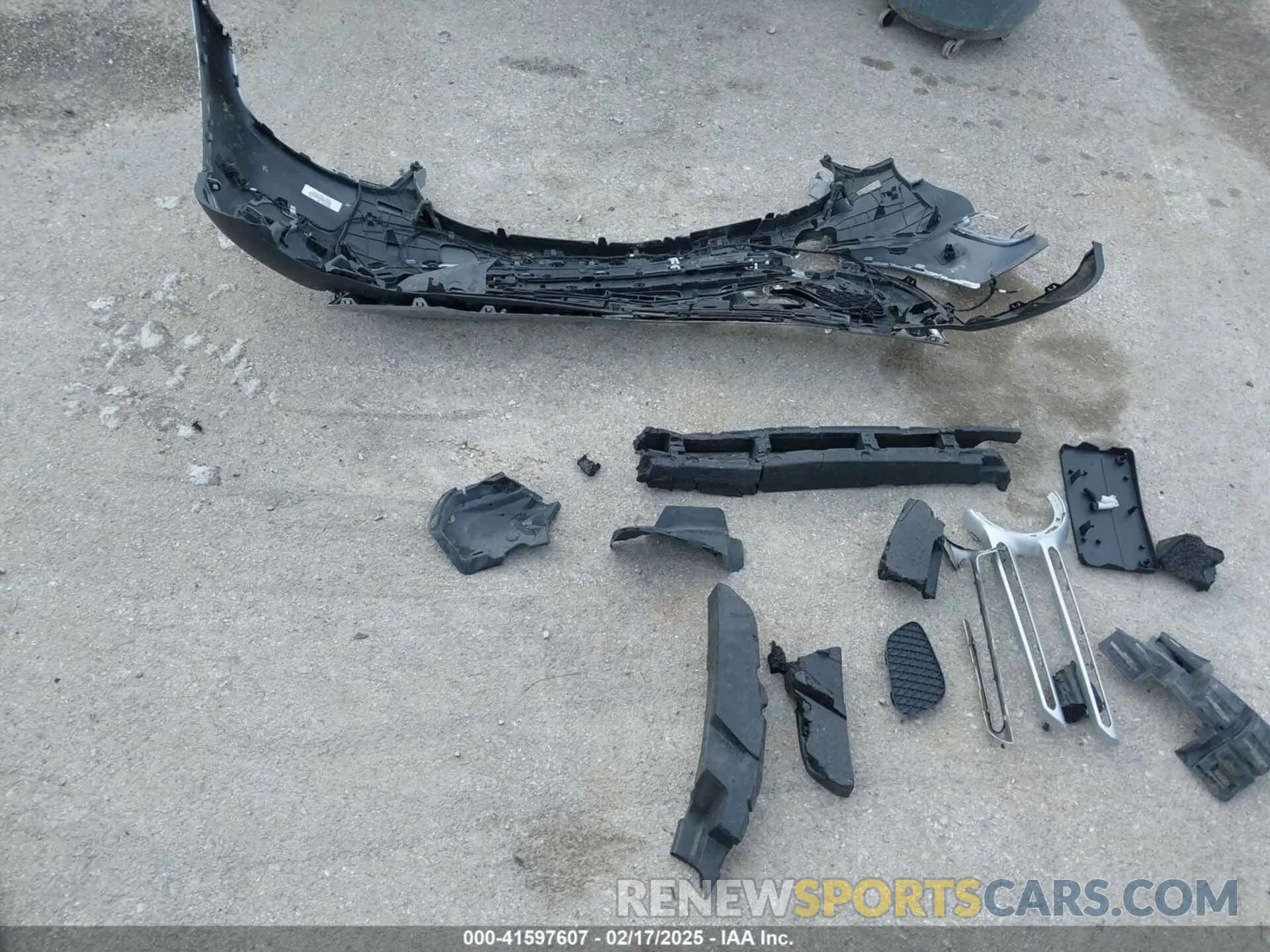 12 Photograph of a damaged car W1N0G8EBXMF965111 MERCEDES-BENZ GLC 300 2021