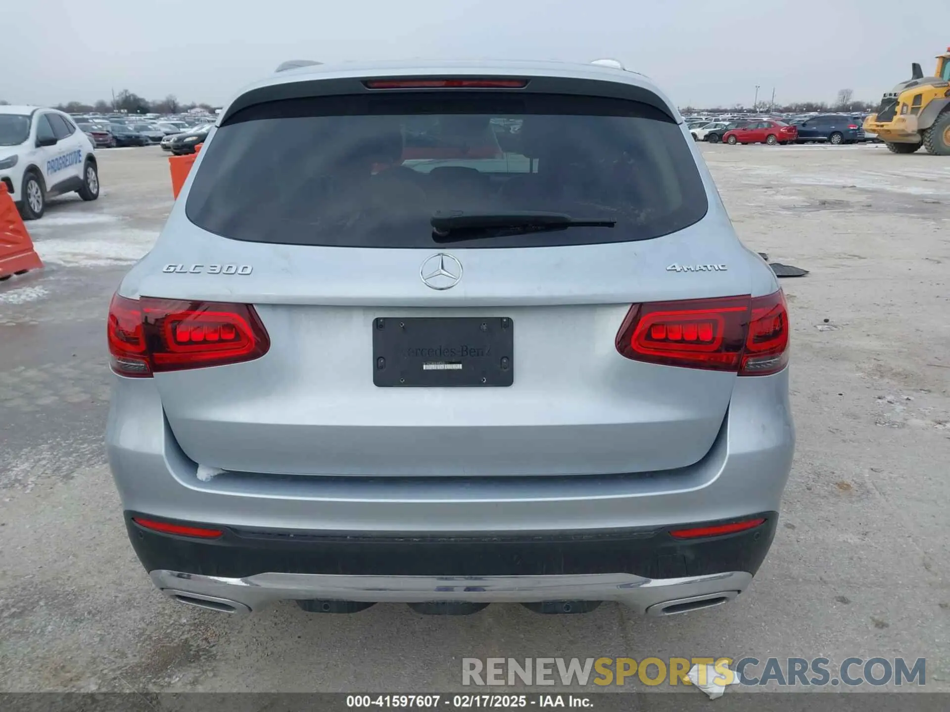 17 Photograph of a damaged car W1N0G8EBXMF965111 MERCEDES-BENZ GLC 300 2021