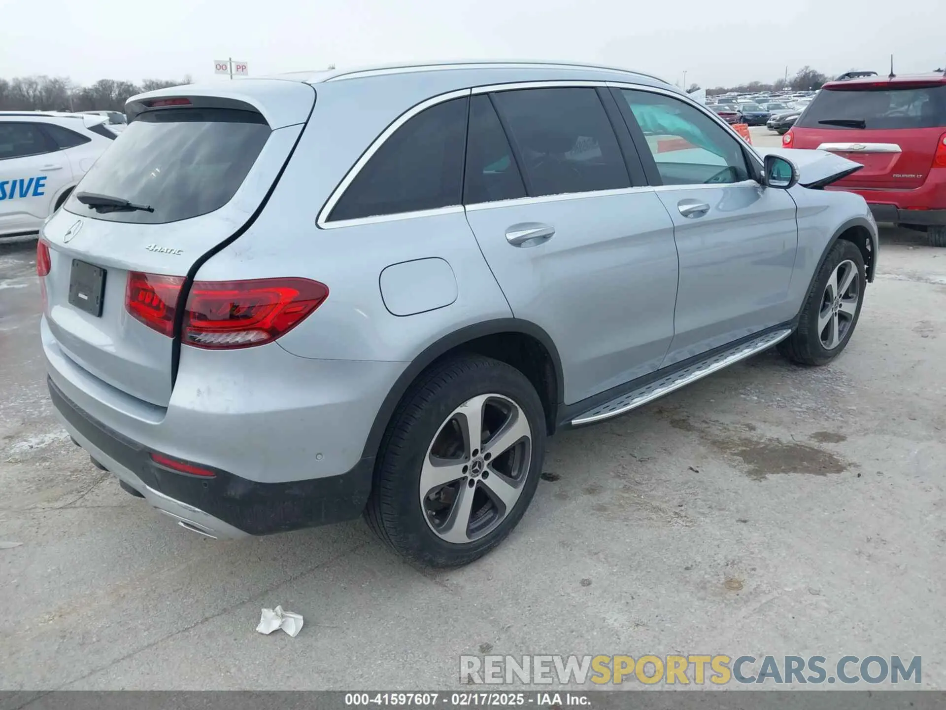 4 Photograph of a damaged car W1N0G8EBXMF965111 MERCEDES-BENZ GLC 300 2021