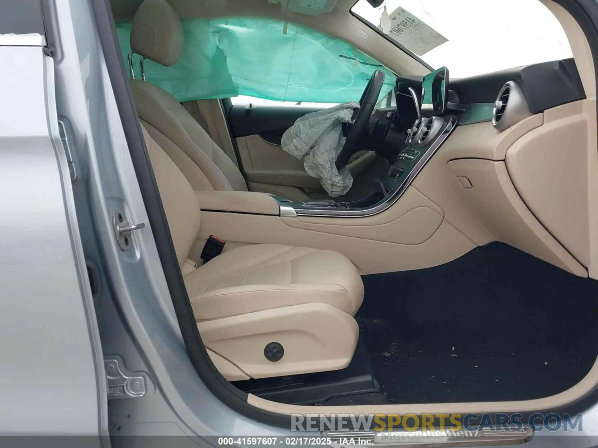 5 Photograph of a damaged car W1N0G8EBXMF965111 MERCEDES-BENZ GLC 300 2021