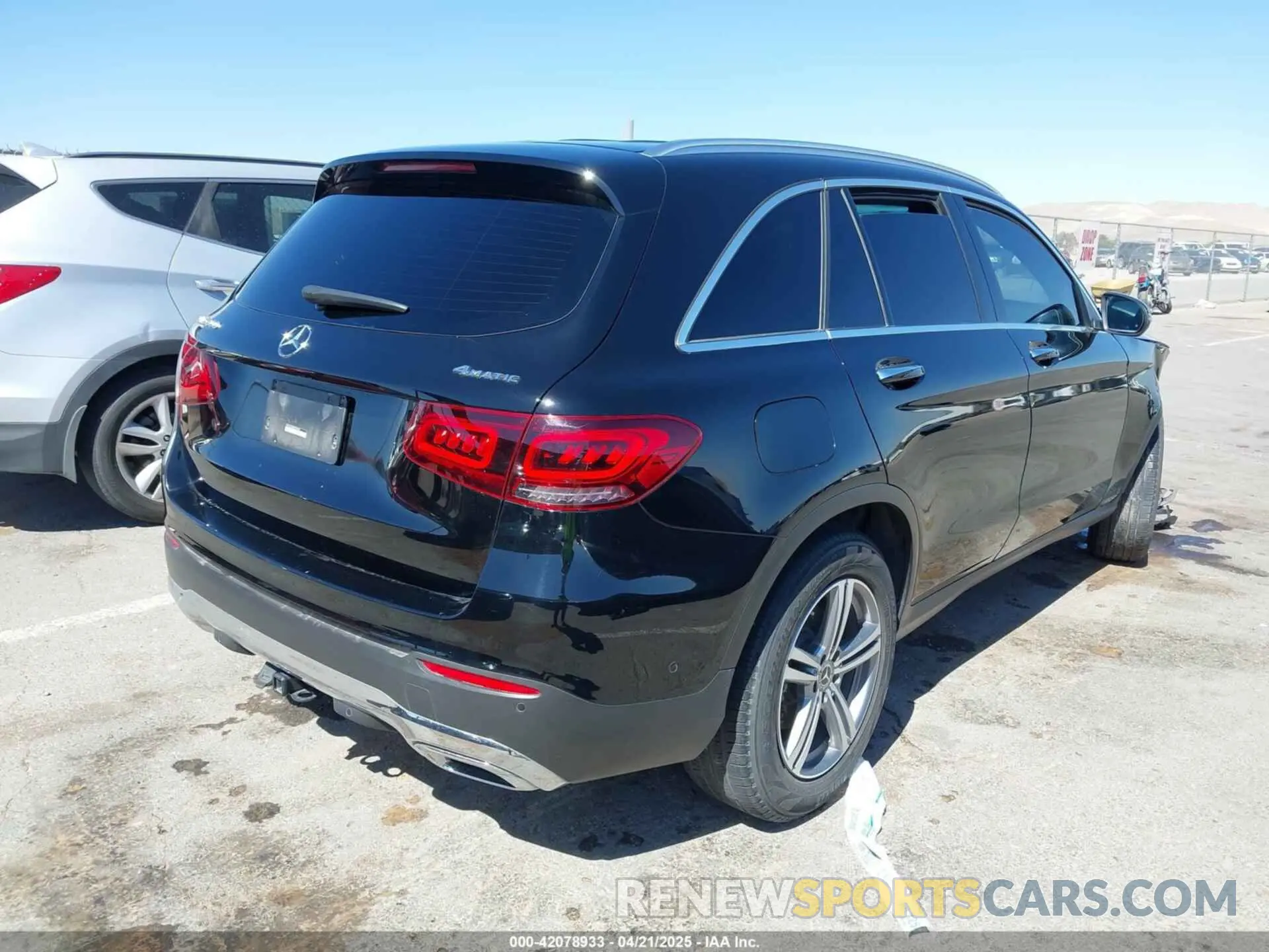 4 Photograph of a damaged car W1N0G8EBXMF984449 MERCEDES-BENZ GLC 300 2021