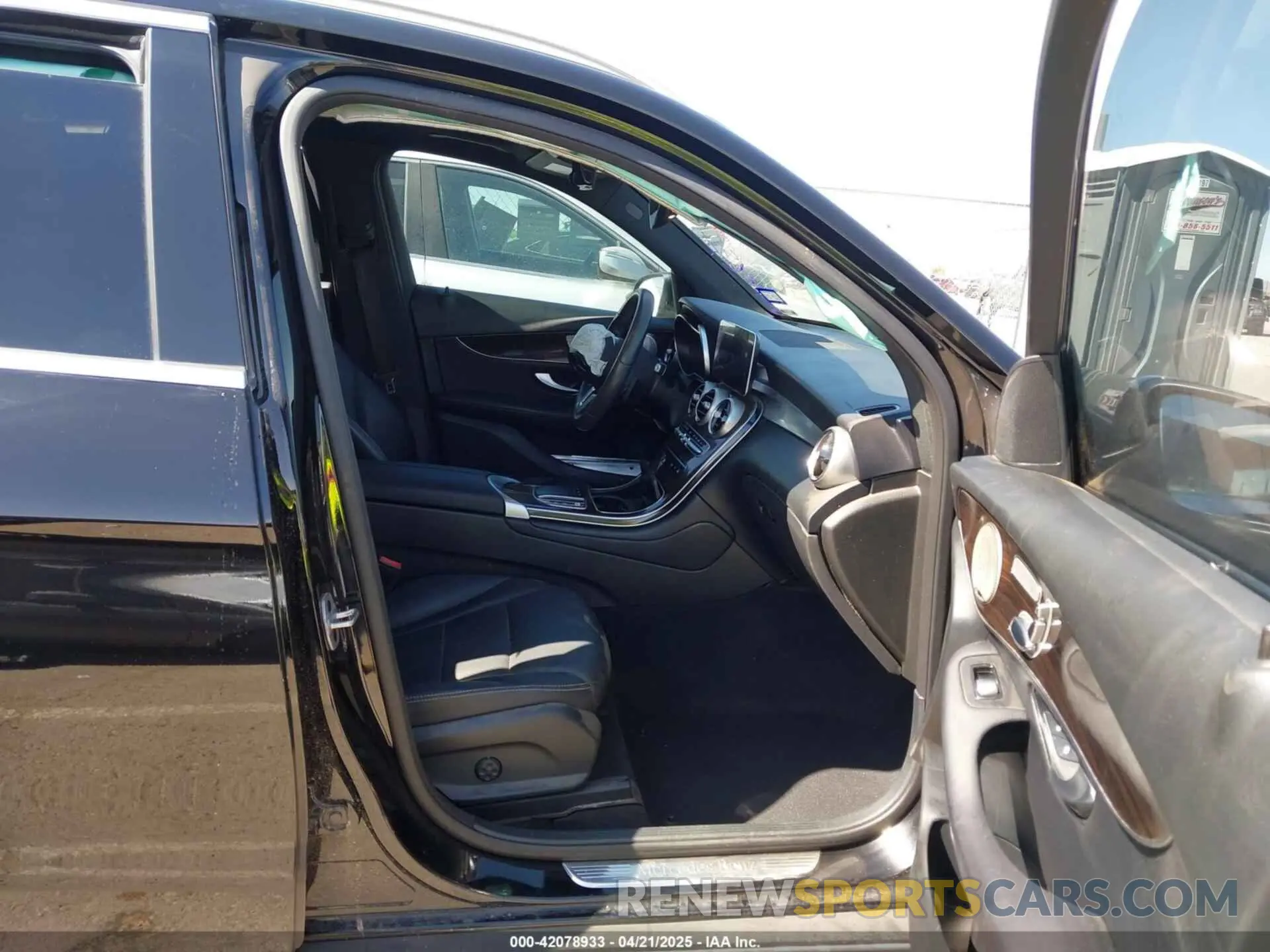 5 Photograph of a damaged car W1N0G8EBXMF984449 MERCEDES-BENZ GLC 300 2021