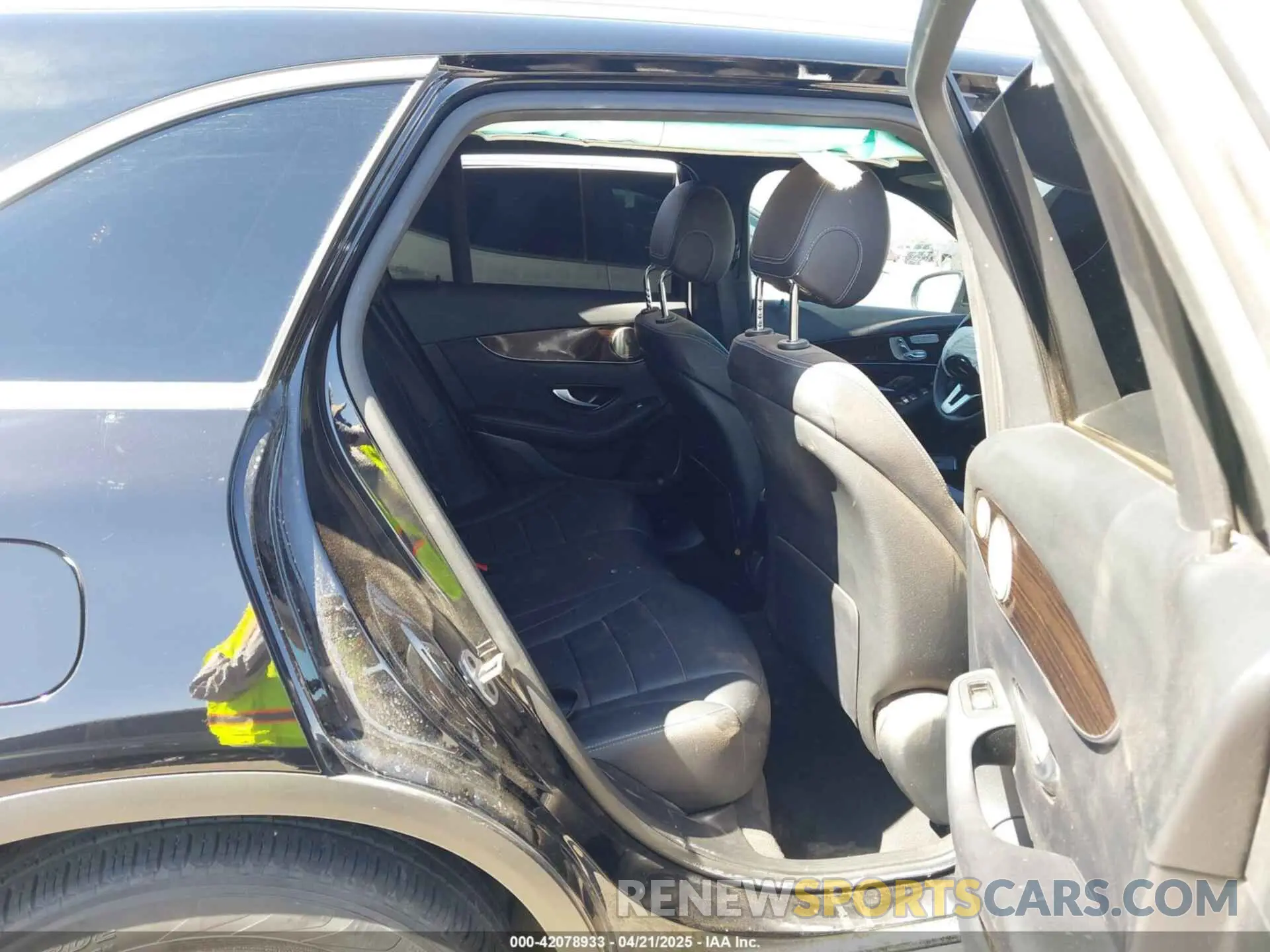 8 Photograph of a damaged car W1N0G8EBXMF984449 MERCEDES-BENZ GLC 300 2021