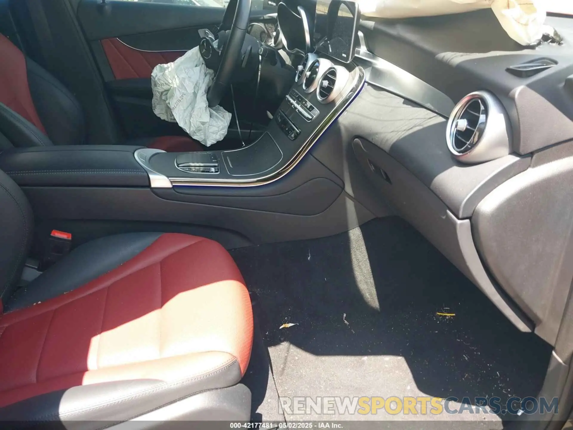 5 Photograph of a damaged car W1N0J8EB0MG012046 MERCEDES-BENZ GLC 300 2021