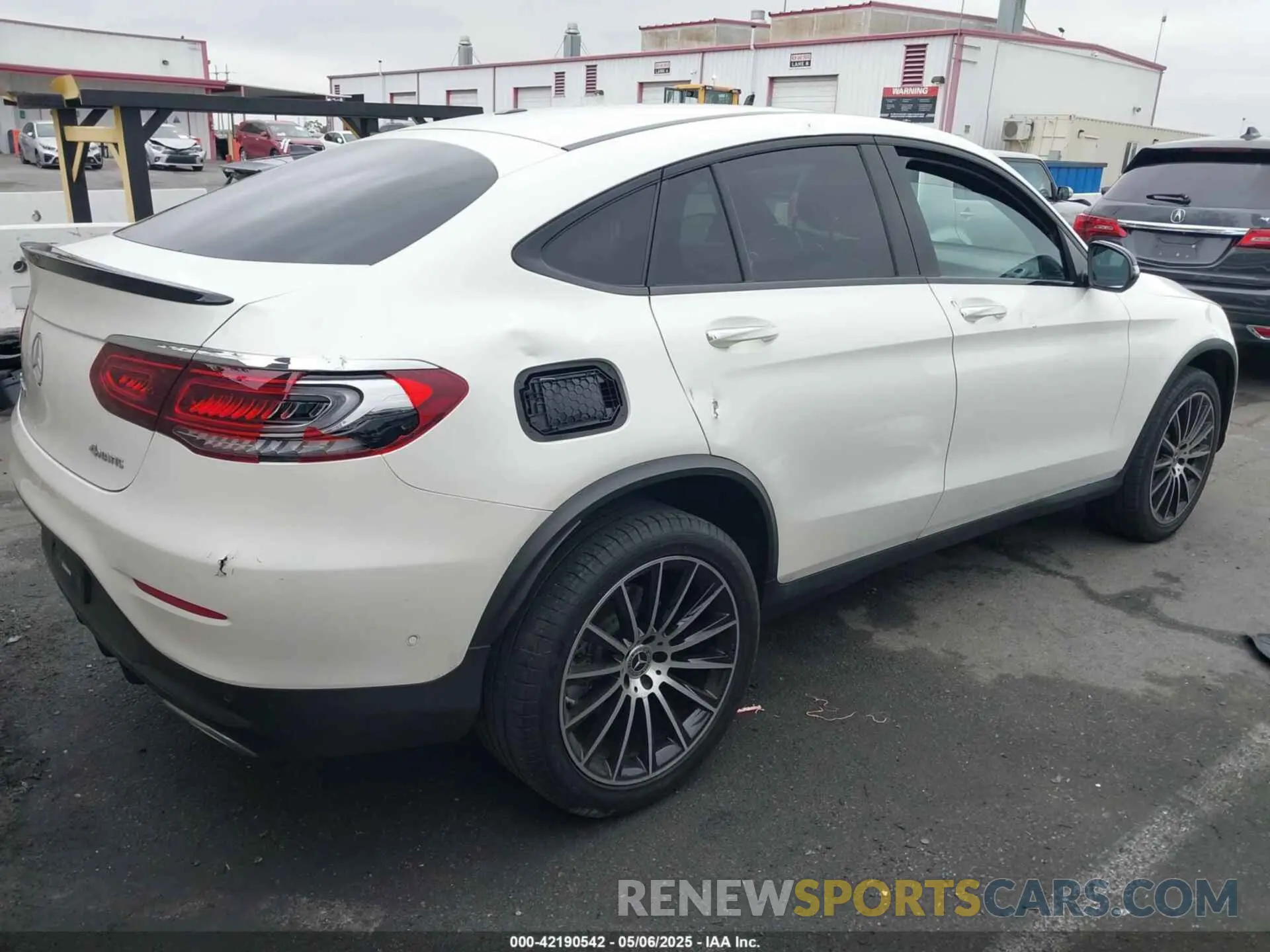 4 Photograph of a damaged car W1N0J8EB2MG007771 MERCEDES-BENZ GLC 300 2021