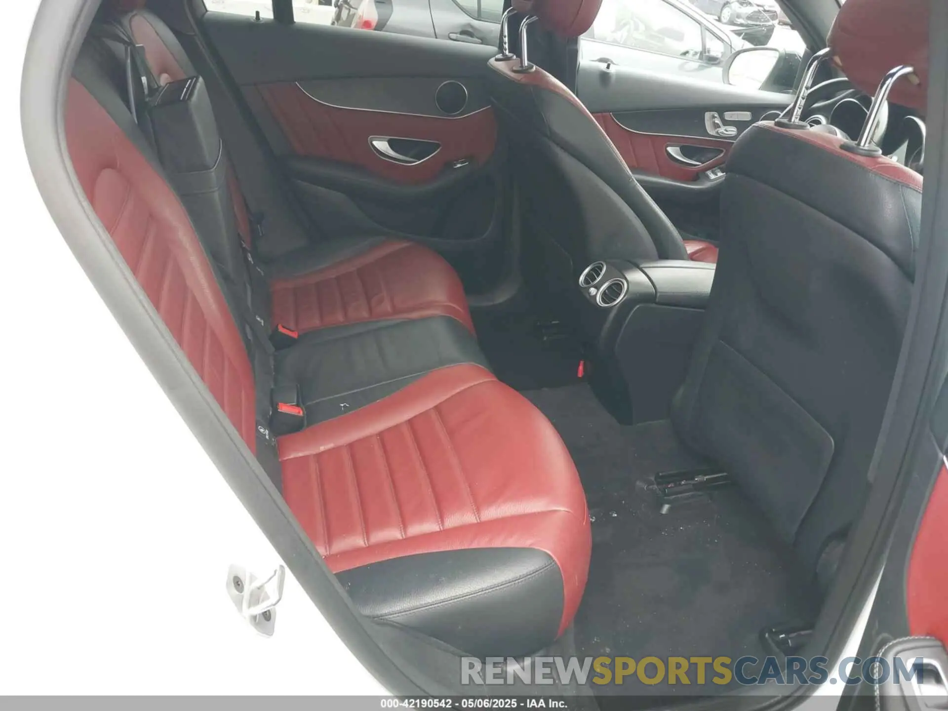 8 Photograph of a damaged car W1N0J8EB2MG007771 MERCEDES-BENZ GLC 300 2021