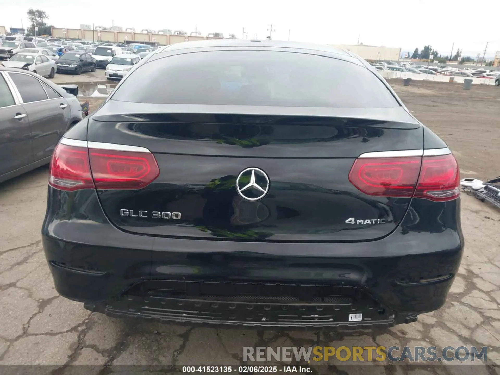 17 Photograph of a damaged car W1N0J8EB4MF913992 MERCEDES-BENZ GLC 300 2021