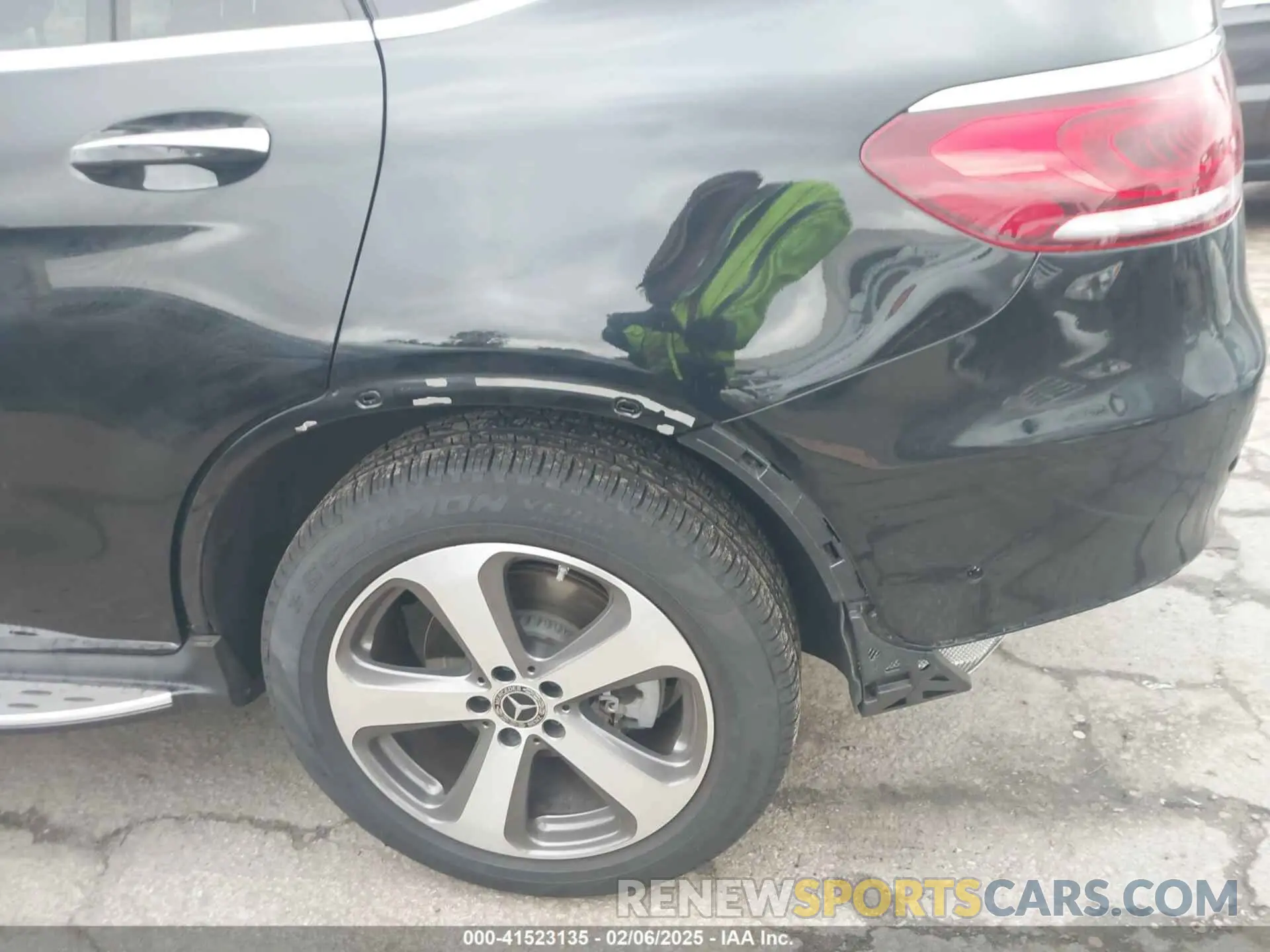 21 Photograph of a damaged car W1N0J8EB4MF913992 MERCEDES-BENZ GLC 300 2021