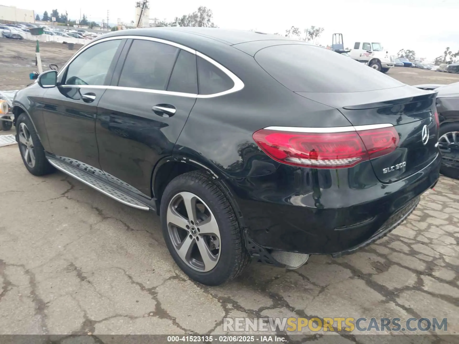3 Photograph of a damaged car W1N0J8EB4MF913992 MERCEDES-BENZ GLC 300 2021